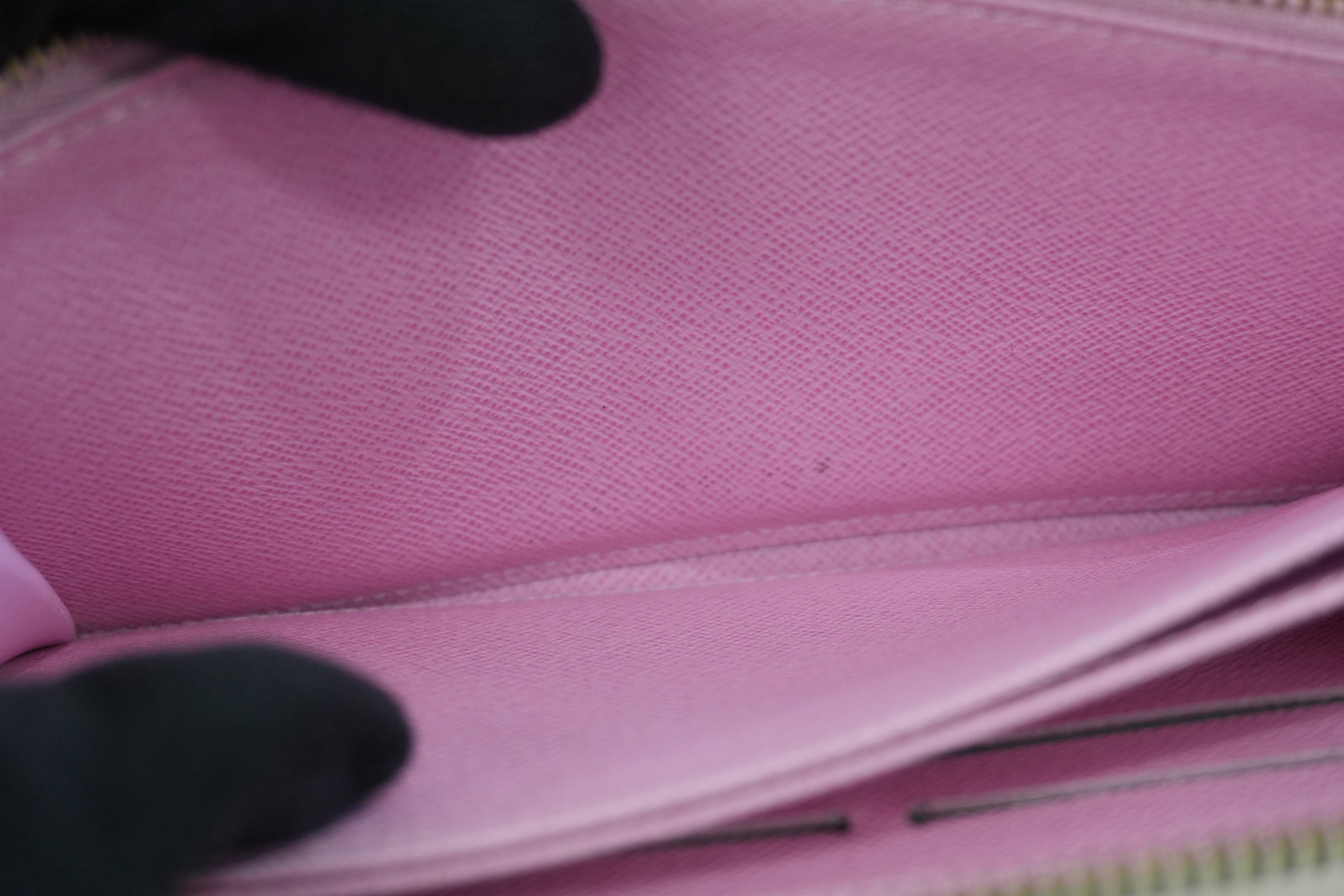 Pre-owned Louis Vuitton Monogram Multicolore Zippy Wallet White