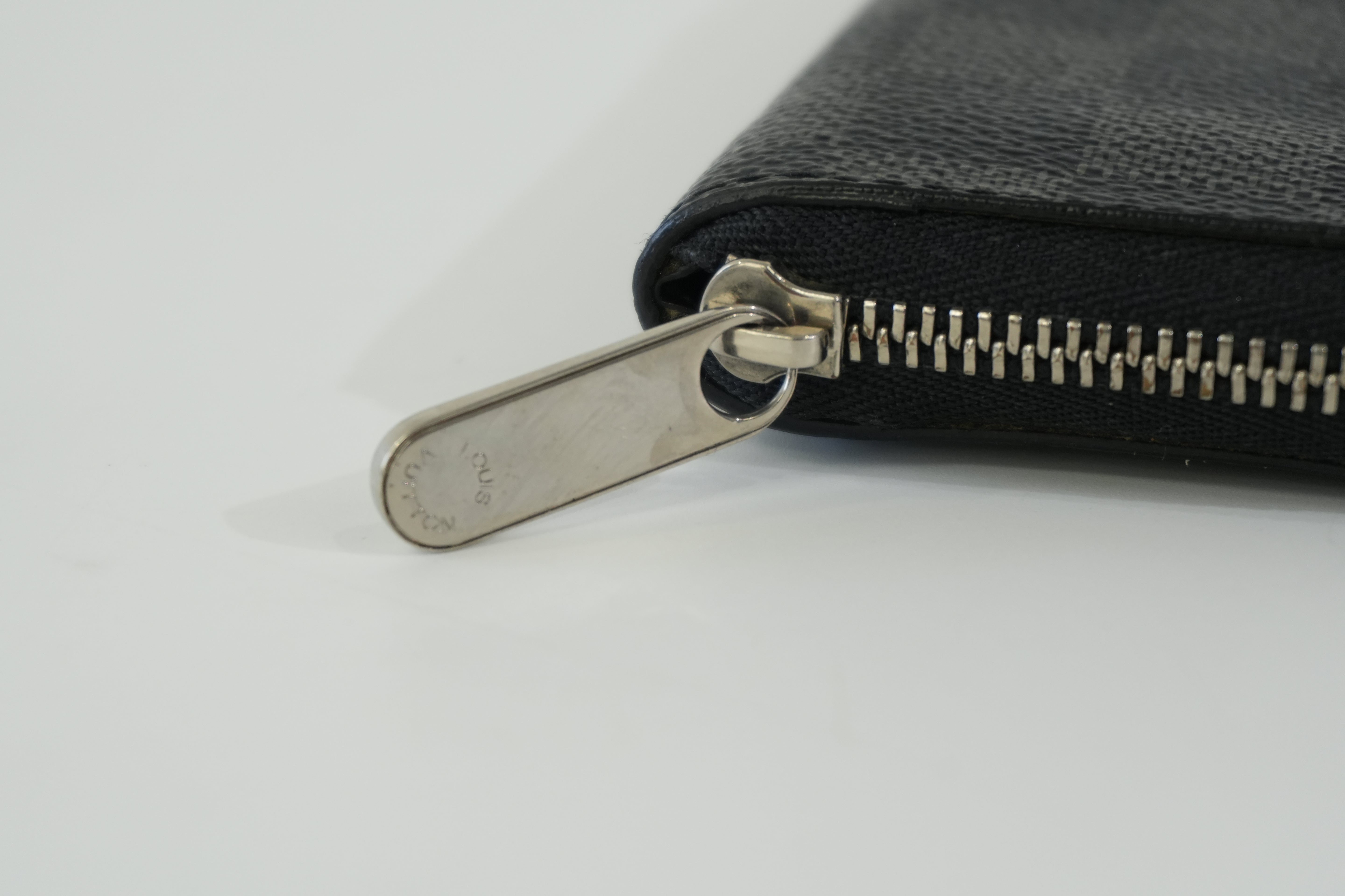 Pre-owned Louis Vuitton Damier Graphite Zippy Card Case