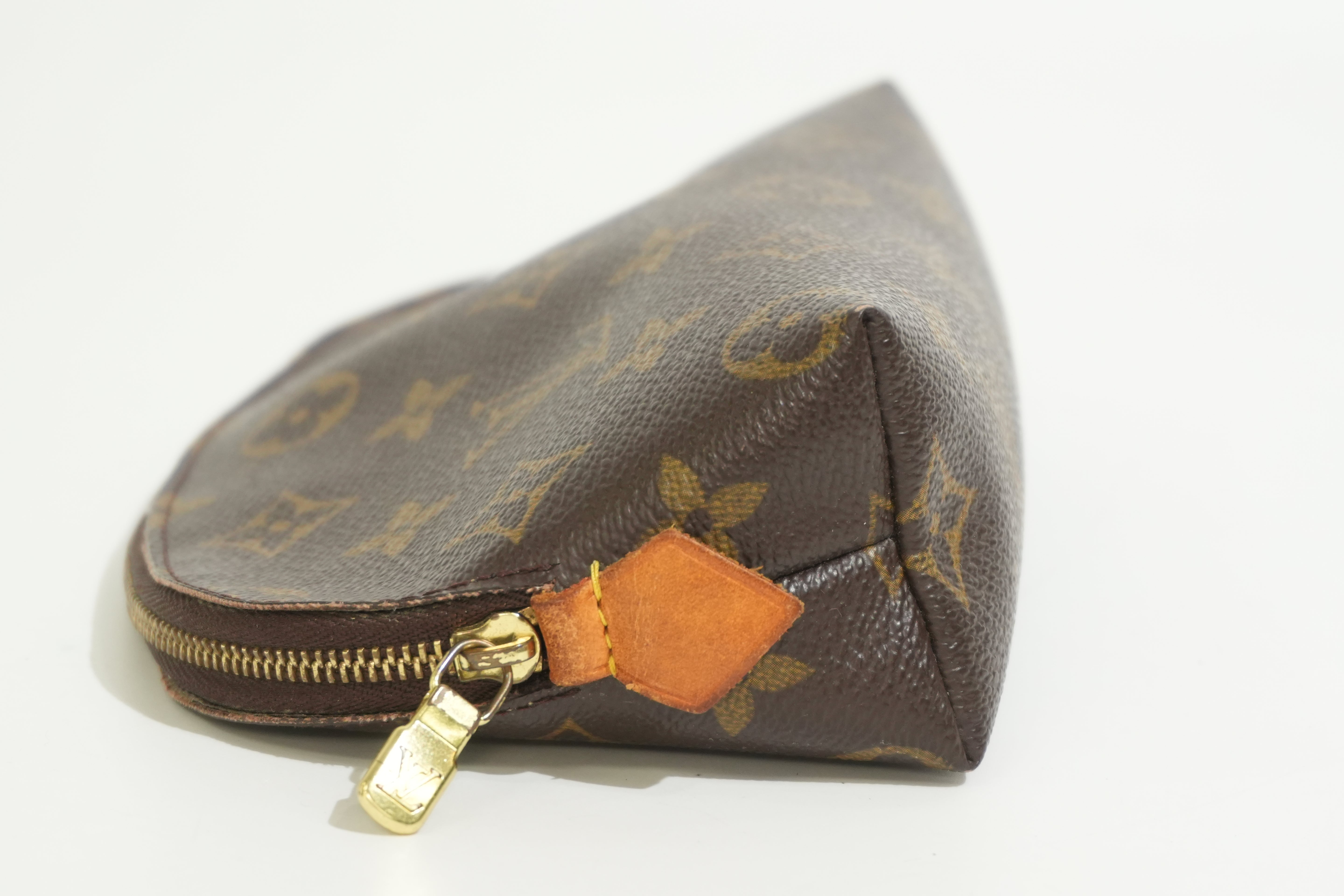 Pre-owned Louis Vuitton Monogram Cosmetic Pouch