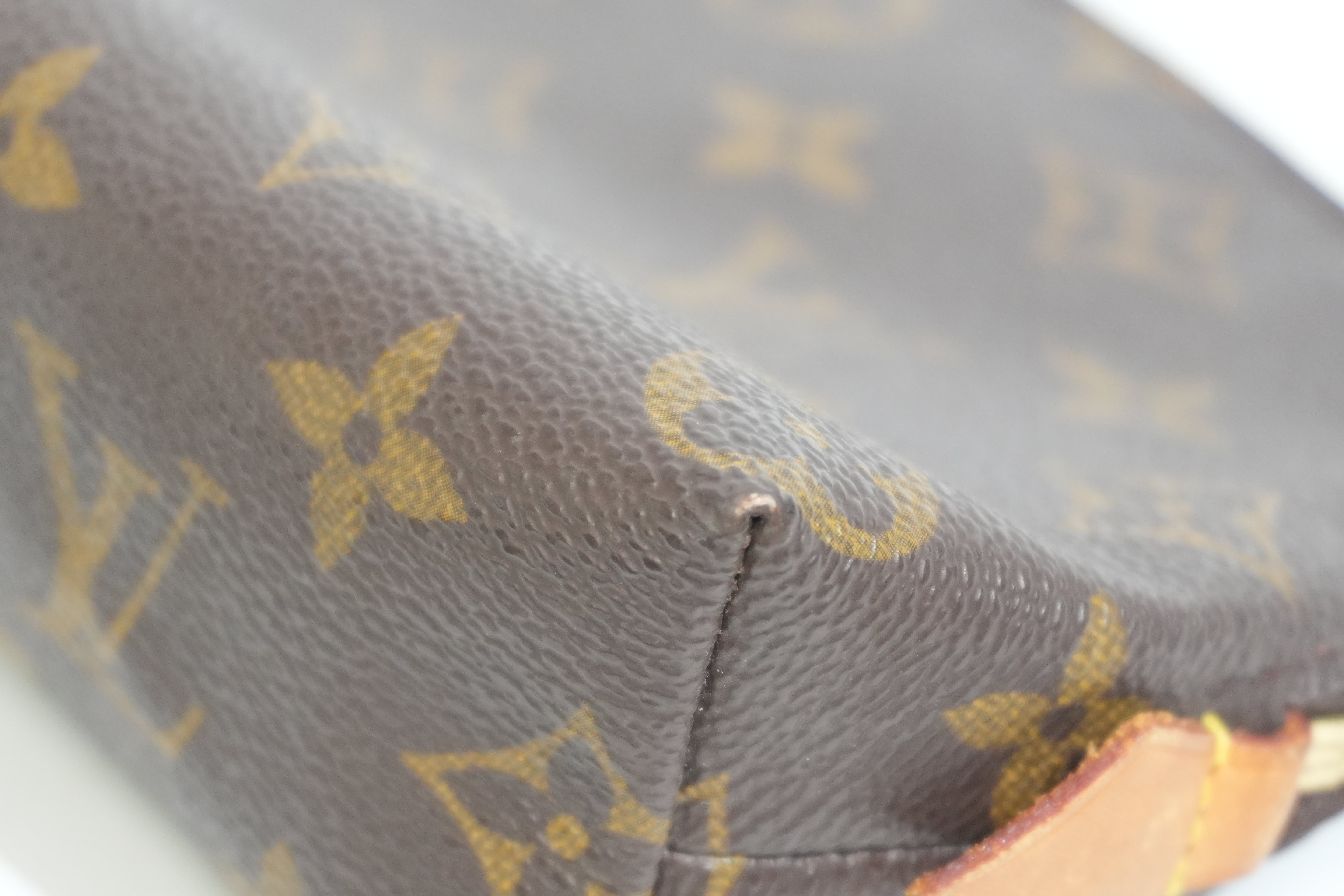 Pre-owned Louis Vuitton Monogram Cosmetic Pouch