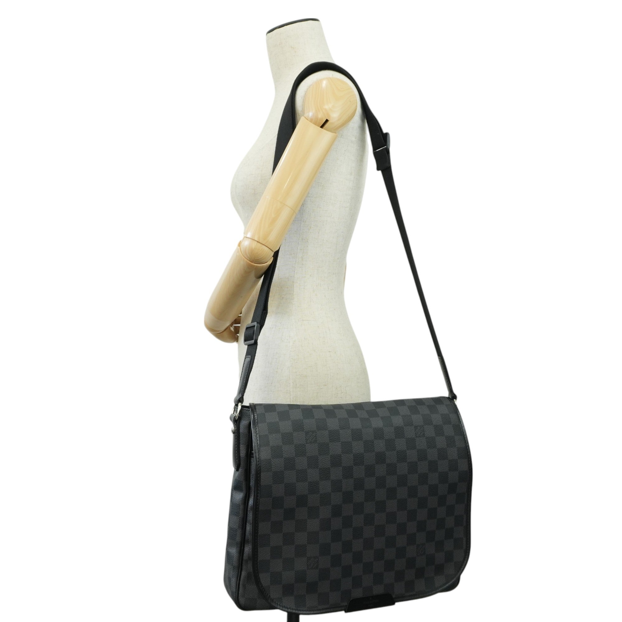 Pre-owned Louis Vuitton Damier Graphite Daniel MM Messenger Bag