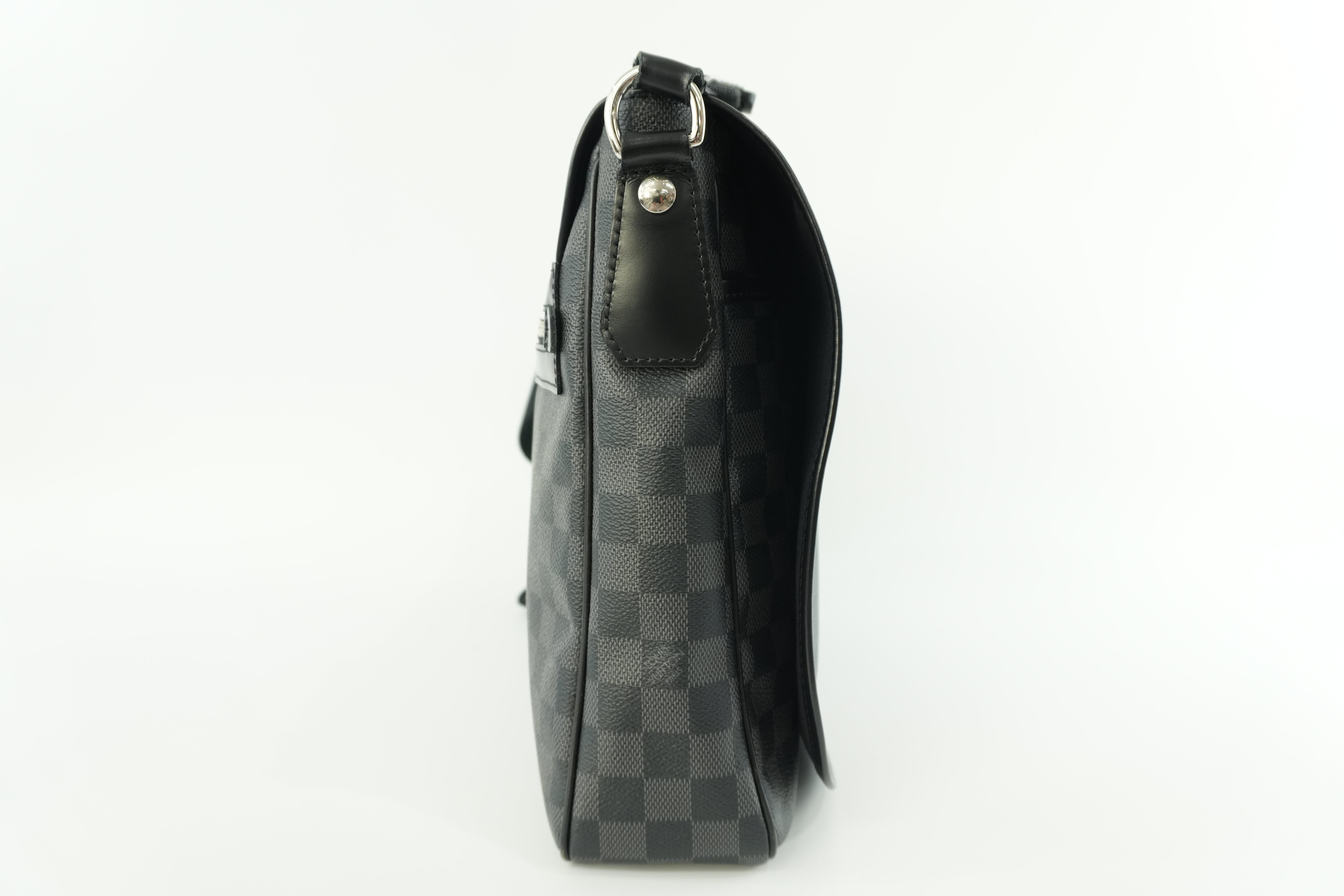 Pre-owned Louis Vuitton Damier Graphite Daniel MM Messenger Bag