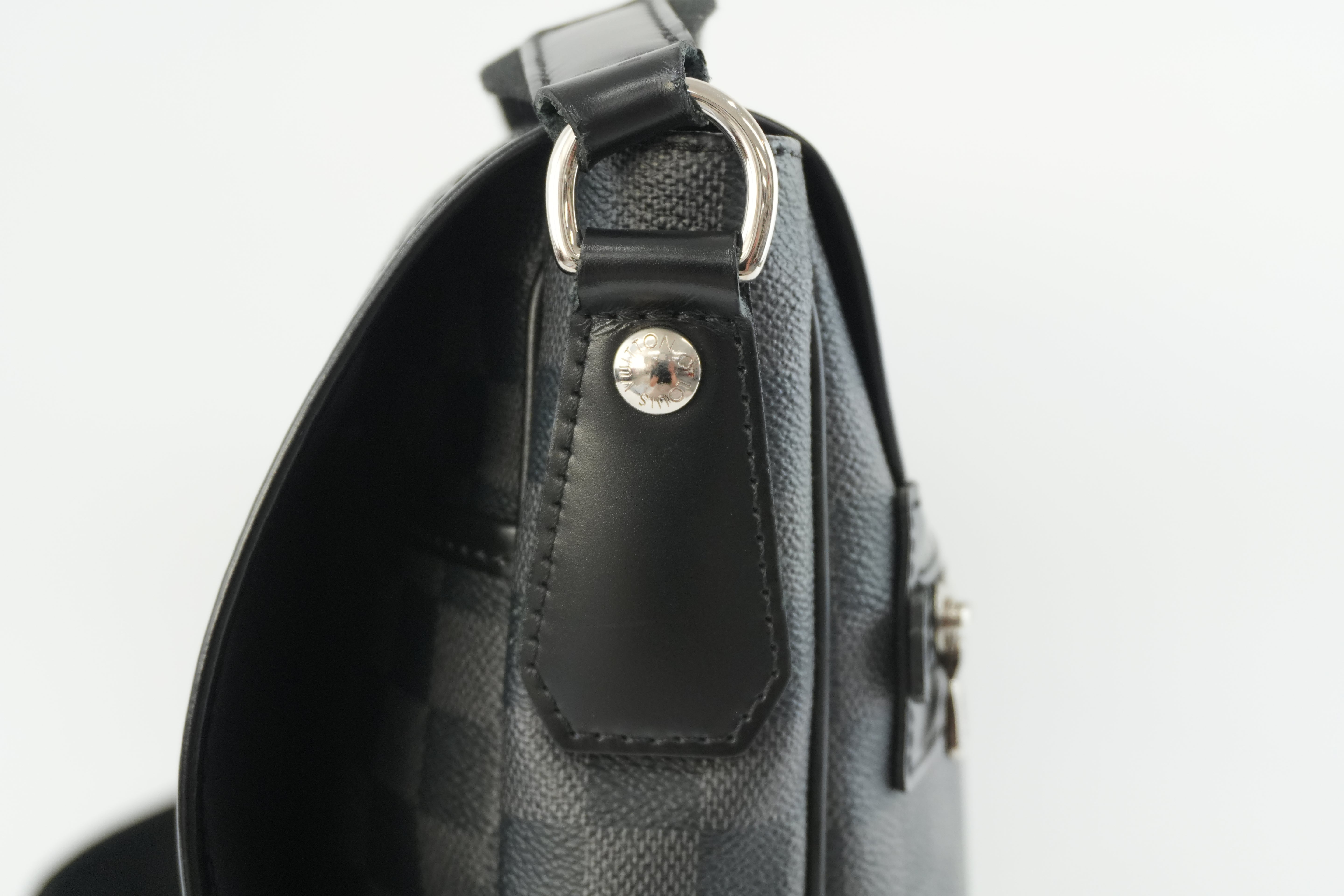 Pre-owned Louis Vuitton Damier Graphite Daniel MM Messenger Bag