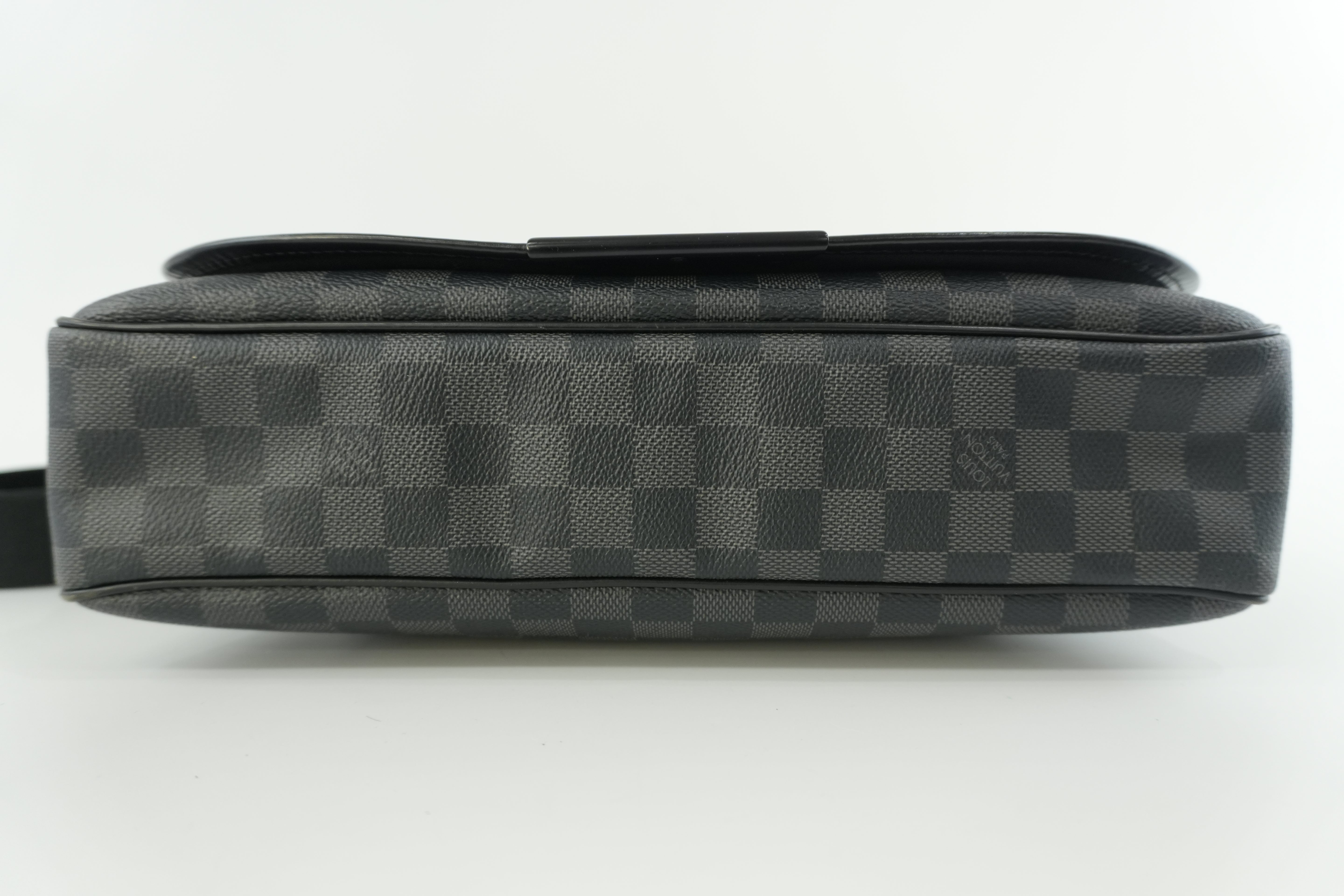 Pre-owned Louis Vuitton Damier Graphite Daniel MM Messenger Bag