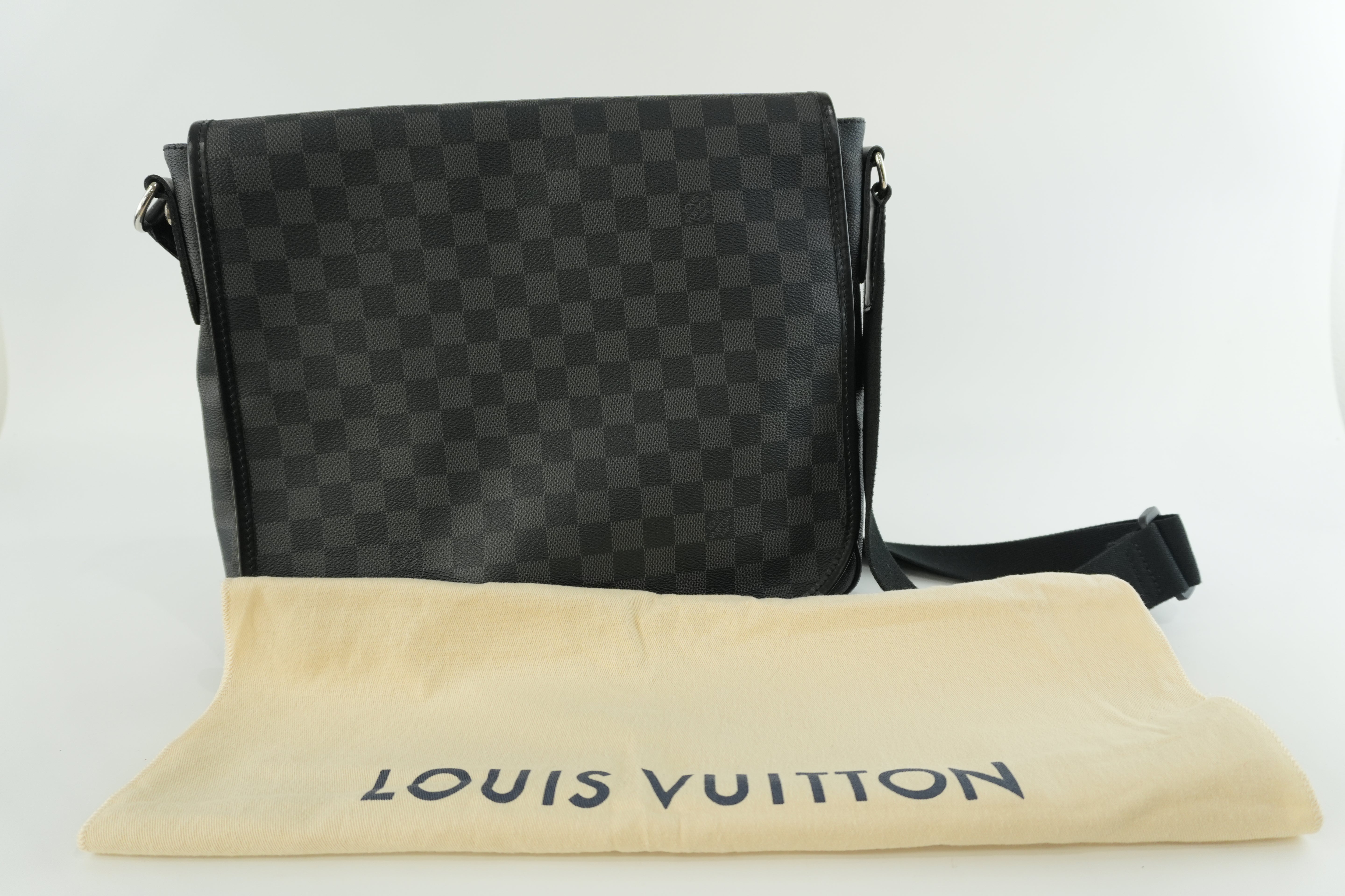 Pre-owned Louis Vuitton Damier Graphite Daniel MM Messenger Bag