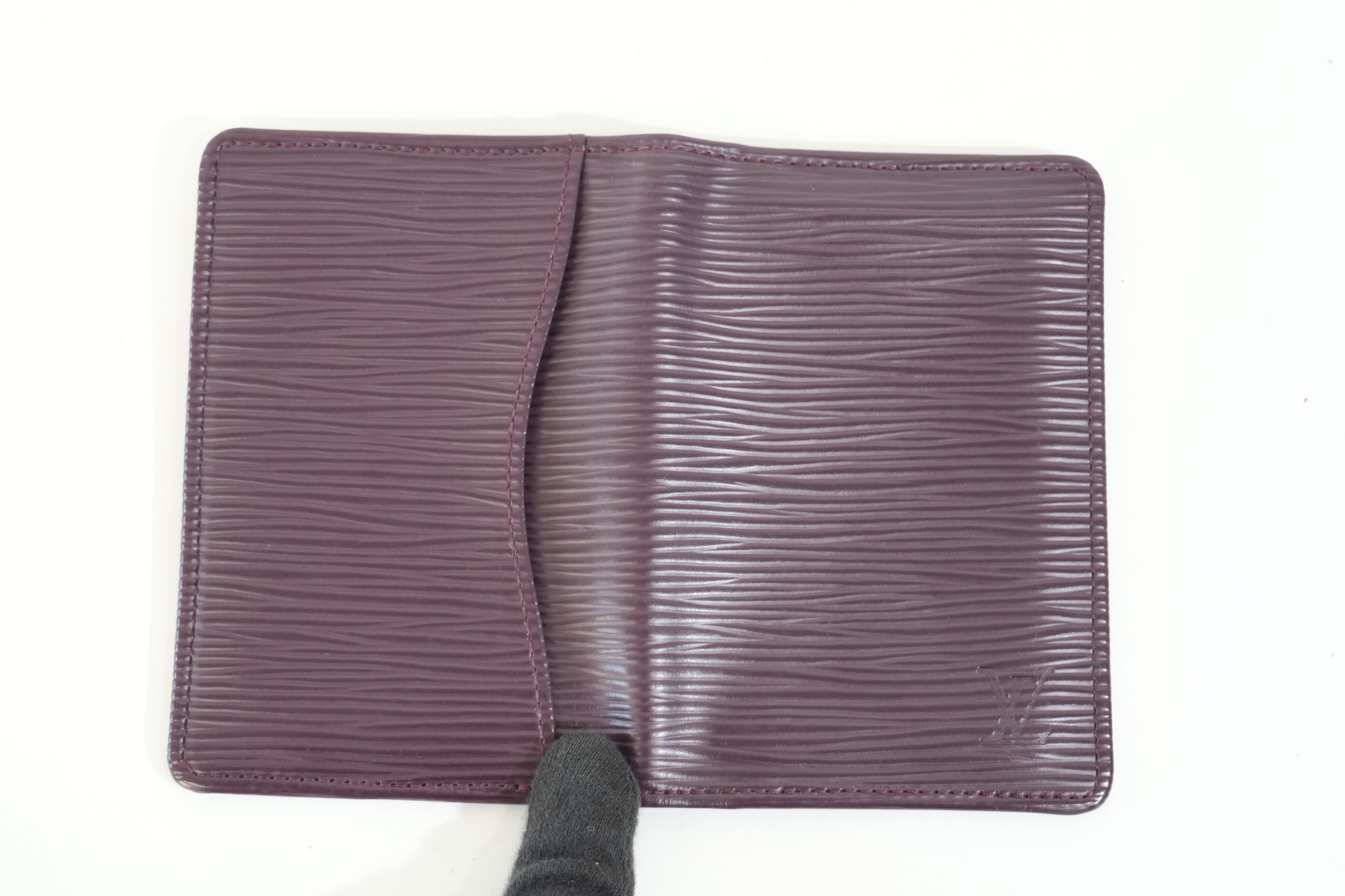 Pre-owned Louis Vuitton Epi Card Holder Purple