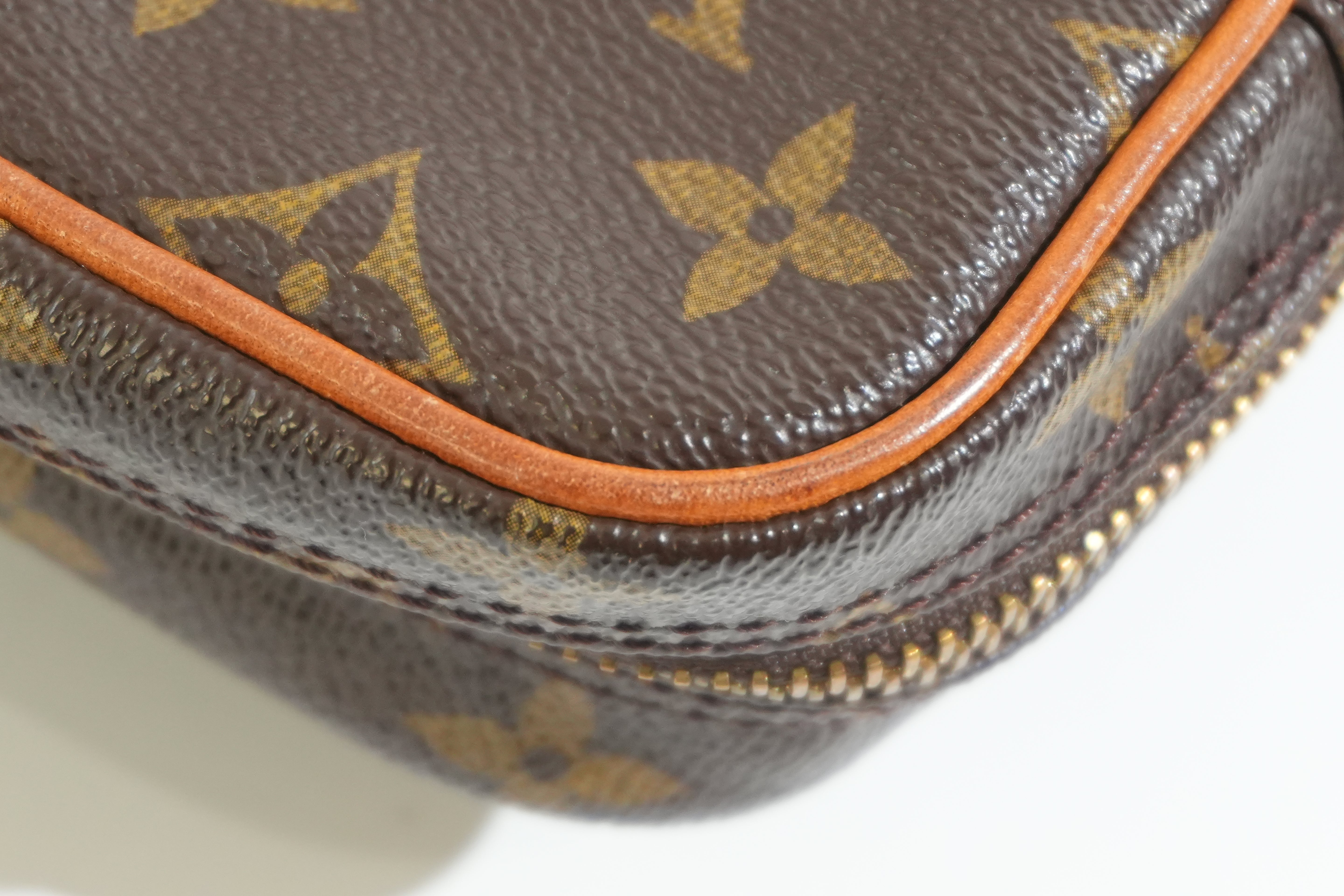 Pre-owned Louis Vuitton Monogram Amazon Crossbody Bag