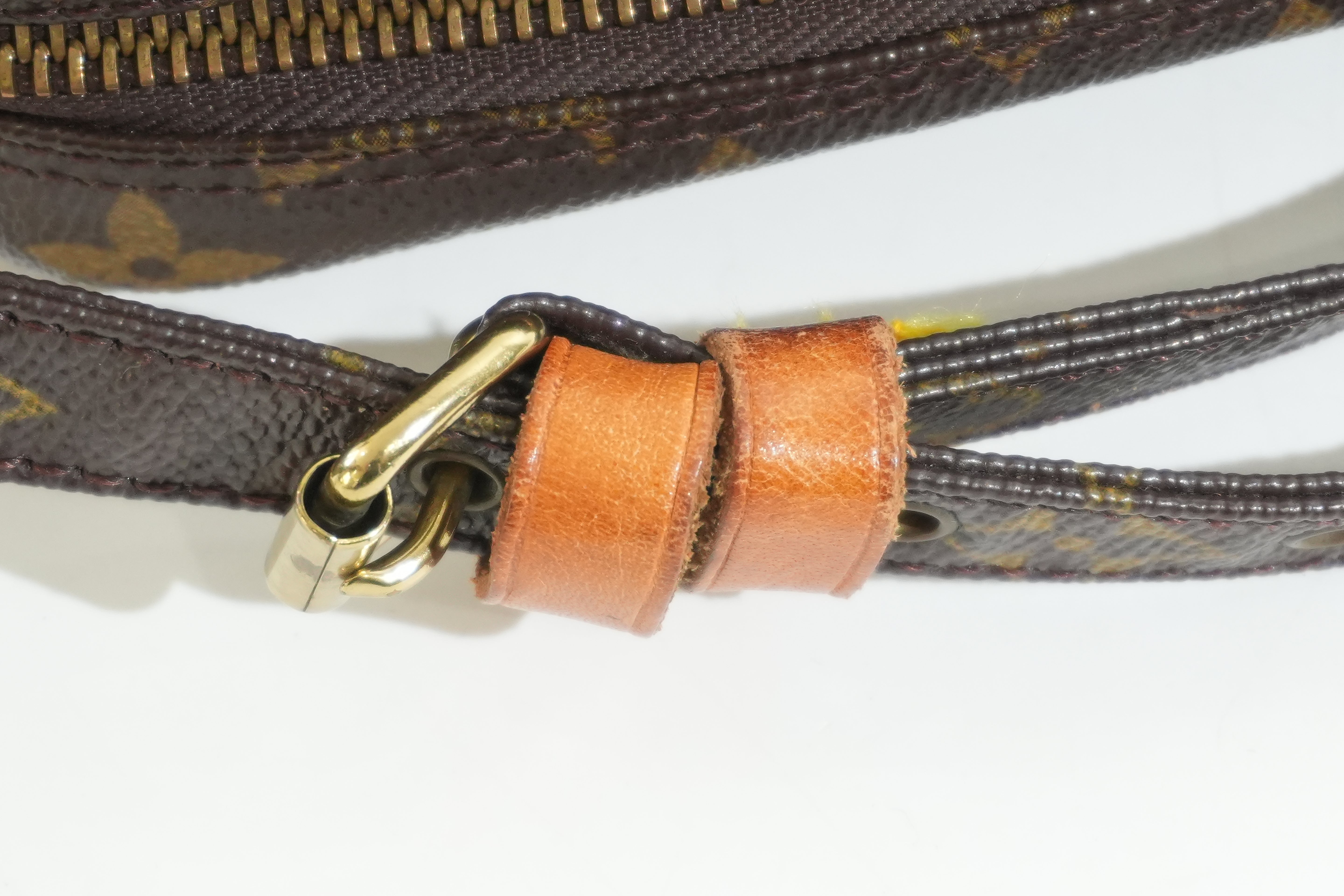 Pre-owned Louis Vuitton Monogram Amazon Crossbody Bag