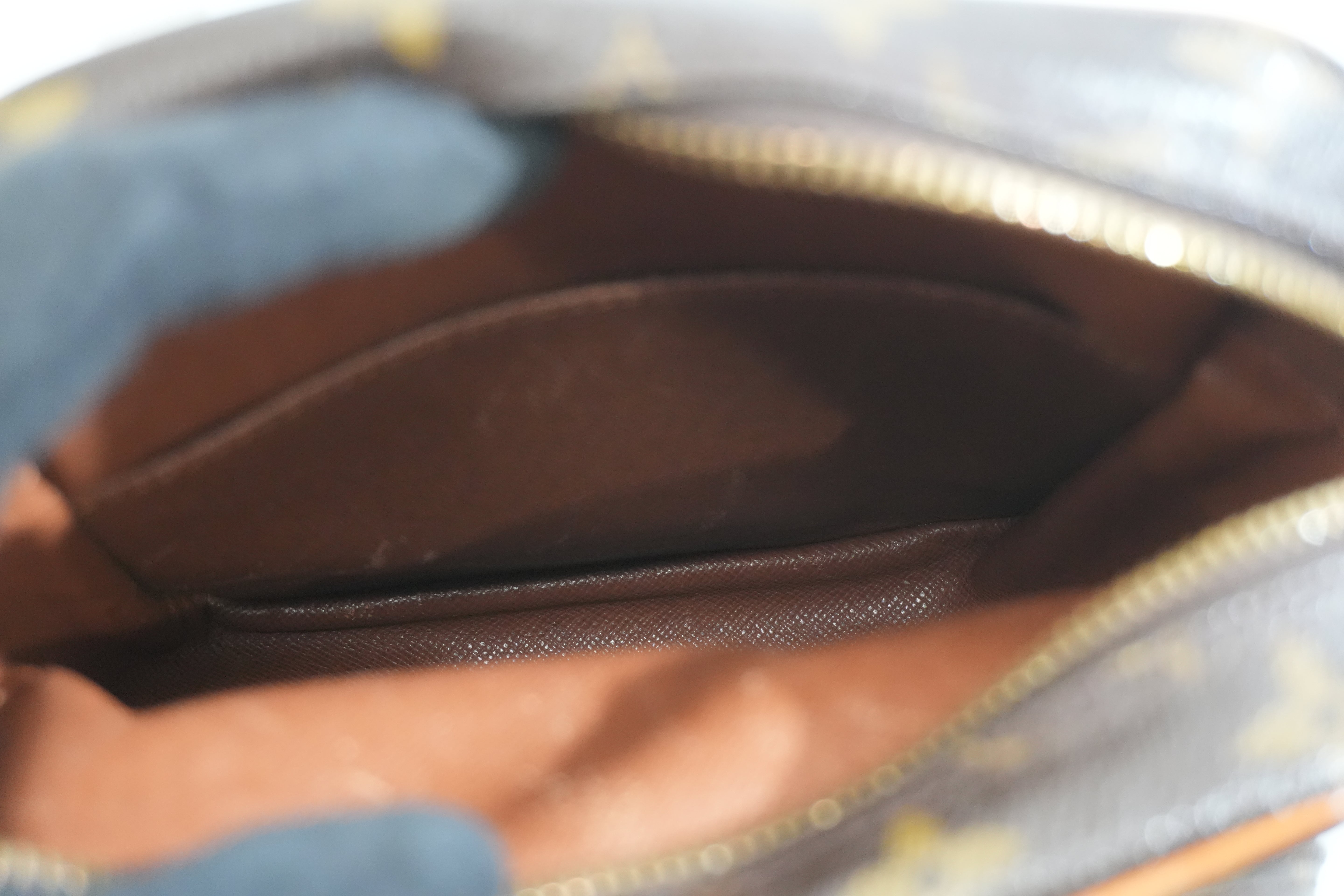 Pre-owned Louis Vuitton Monogram Amazon Crossbody Bag