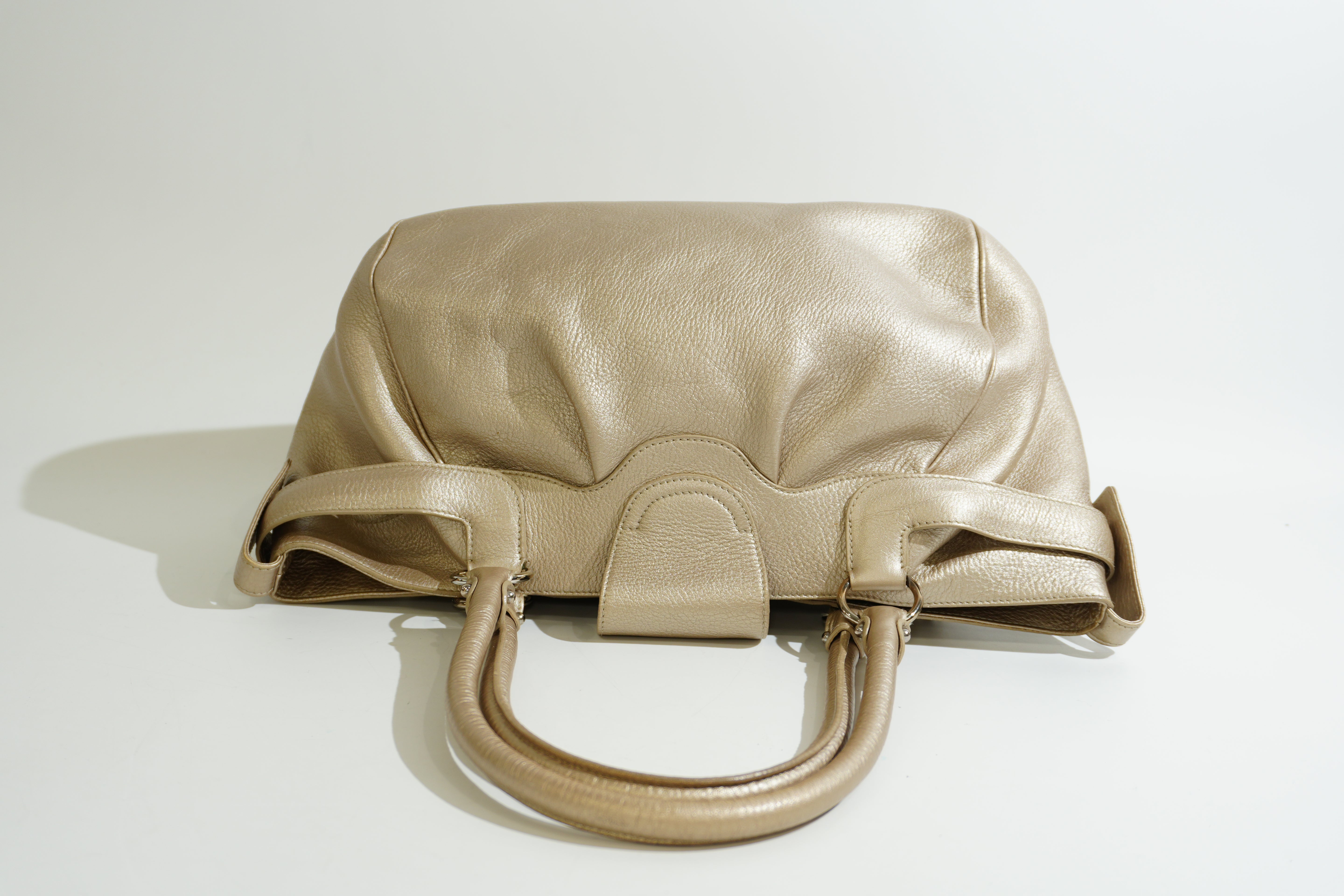 Pre-owned Ferragamo Handbag Metallic Gold