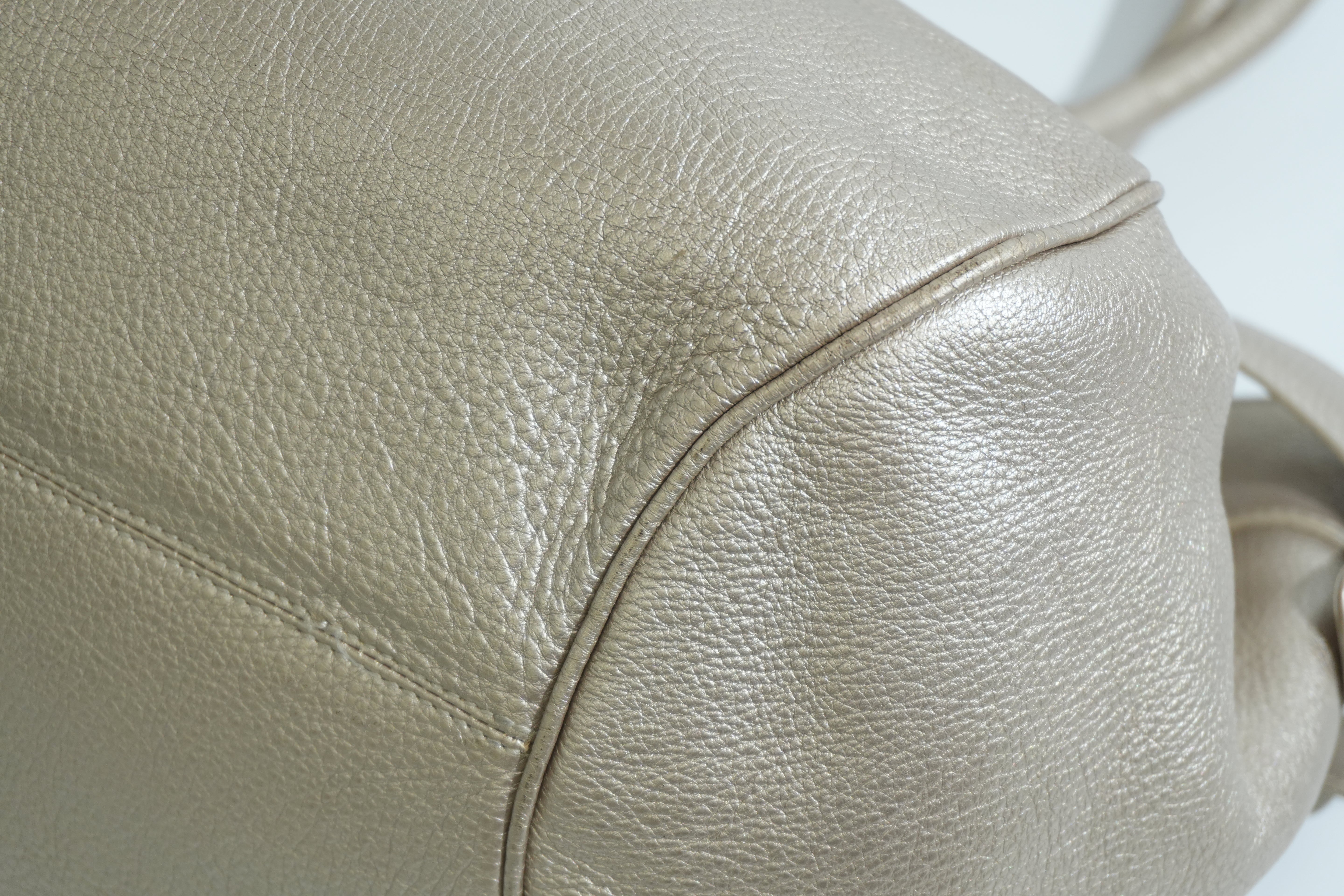 Pre-owned Ferragamo Handbag Metallic Gold