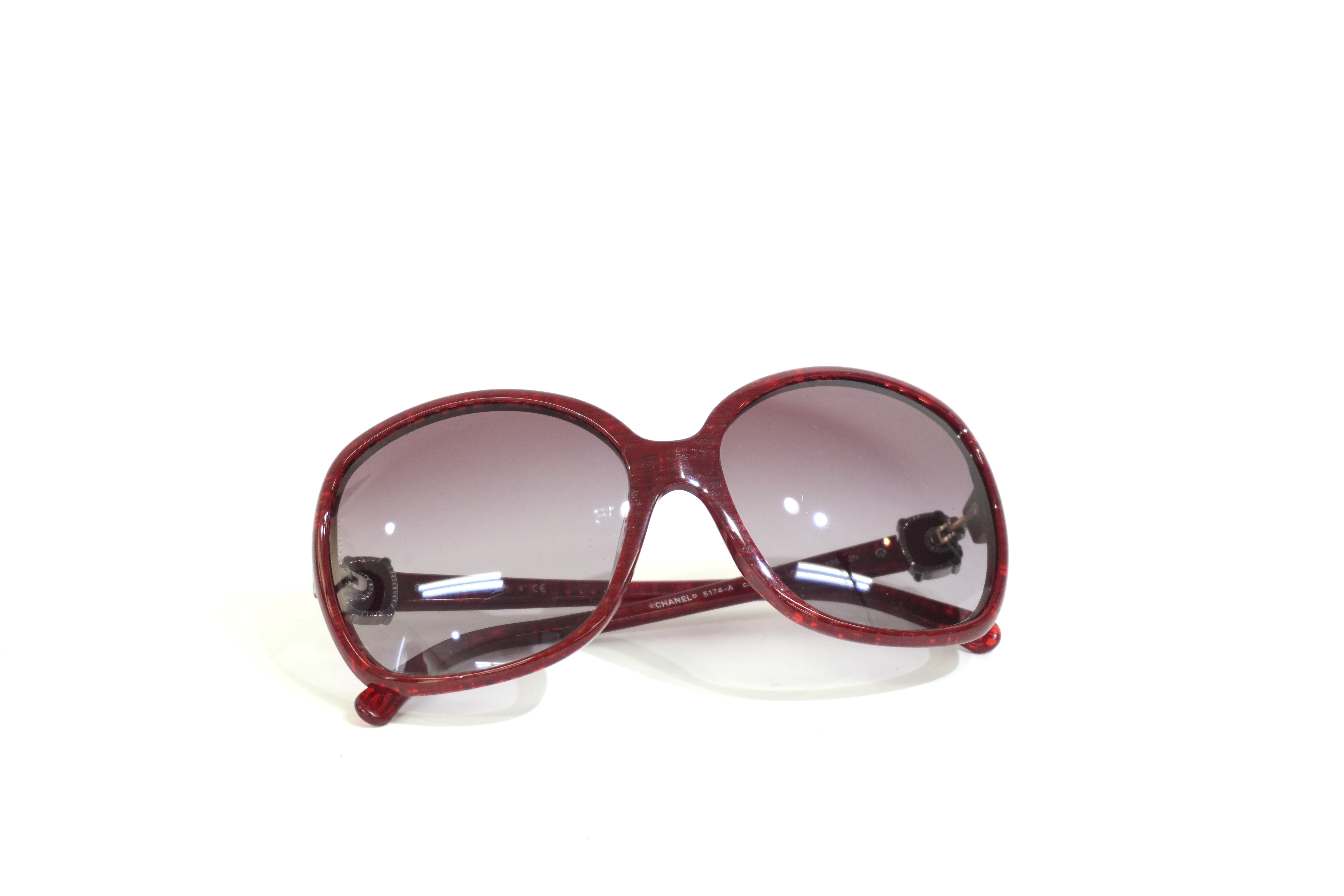 Pre-owned Chanel Sunglasses Red
