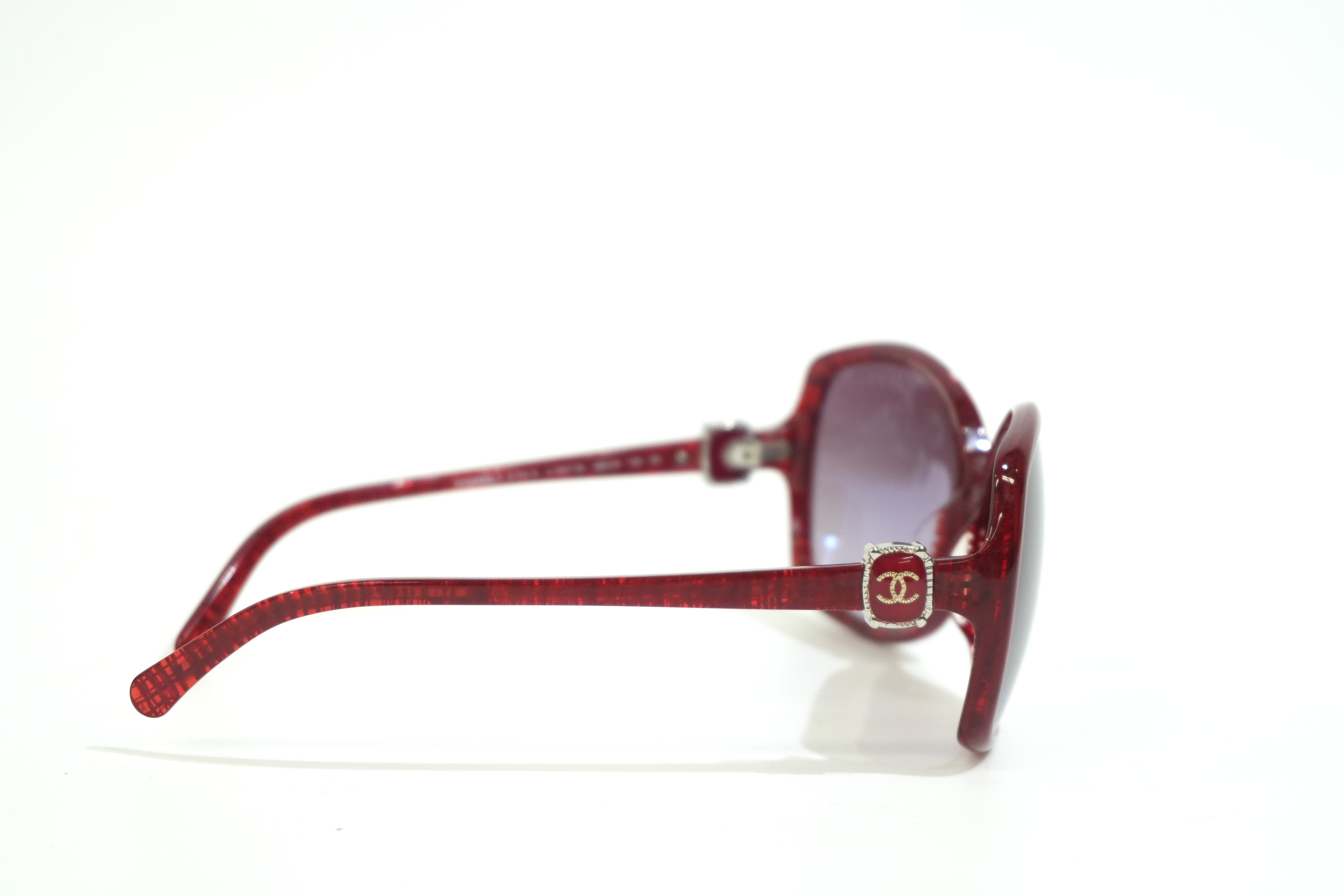 Pre-owned Chanel Sunglasses Red