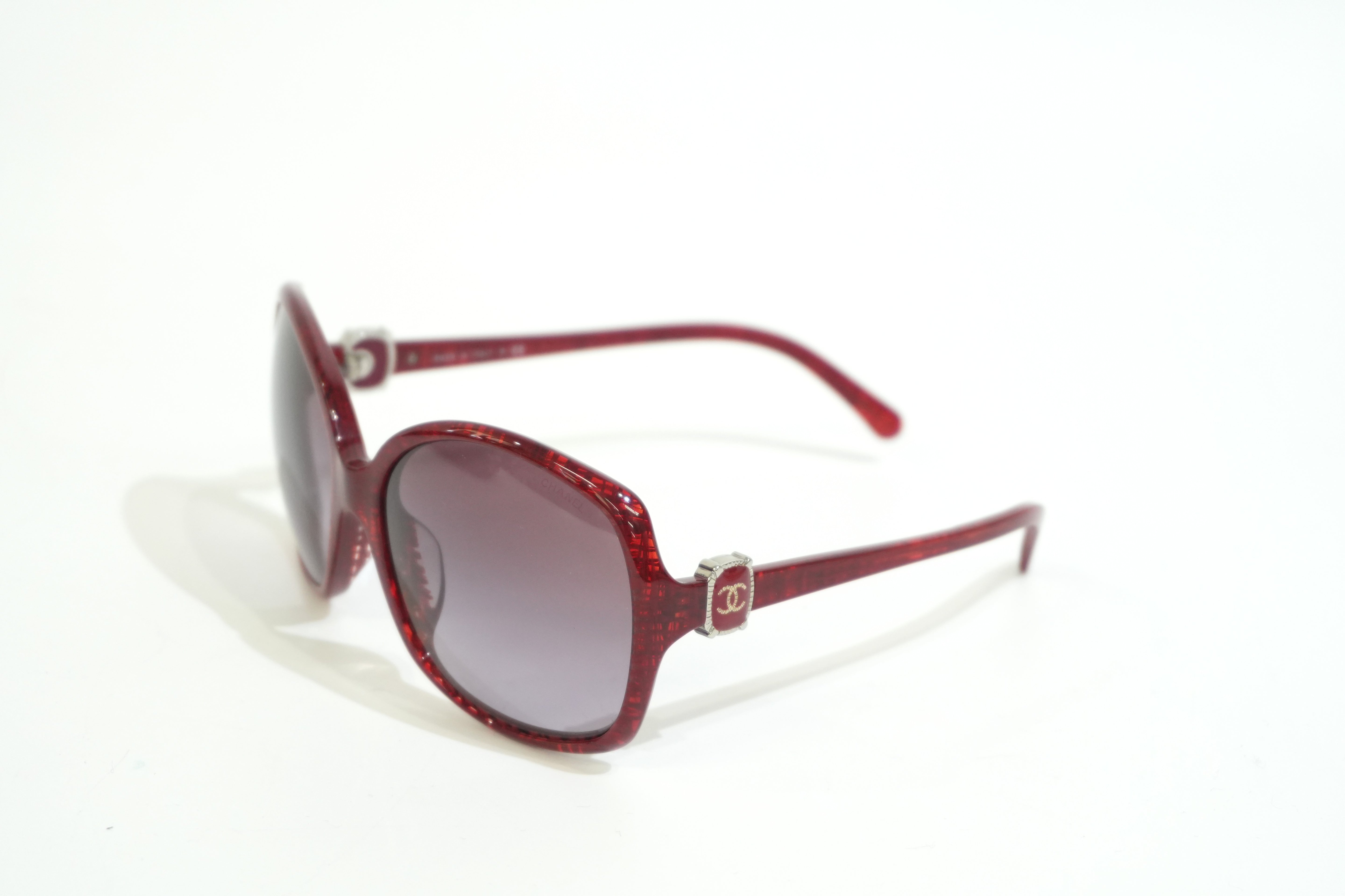 Pre-owned Chanel Sunglasses Red