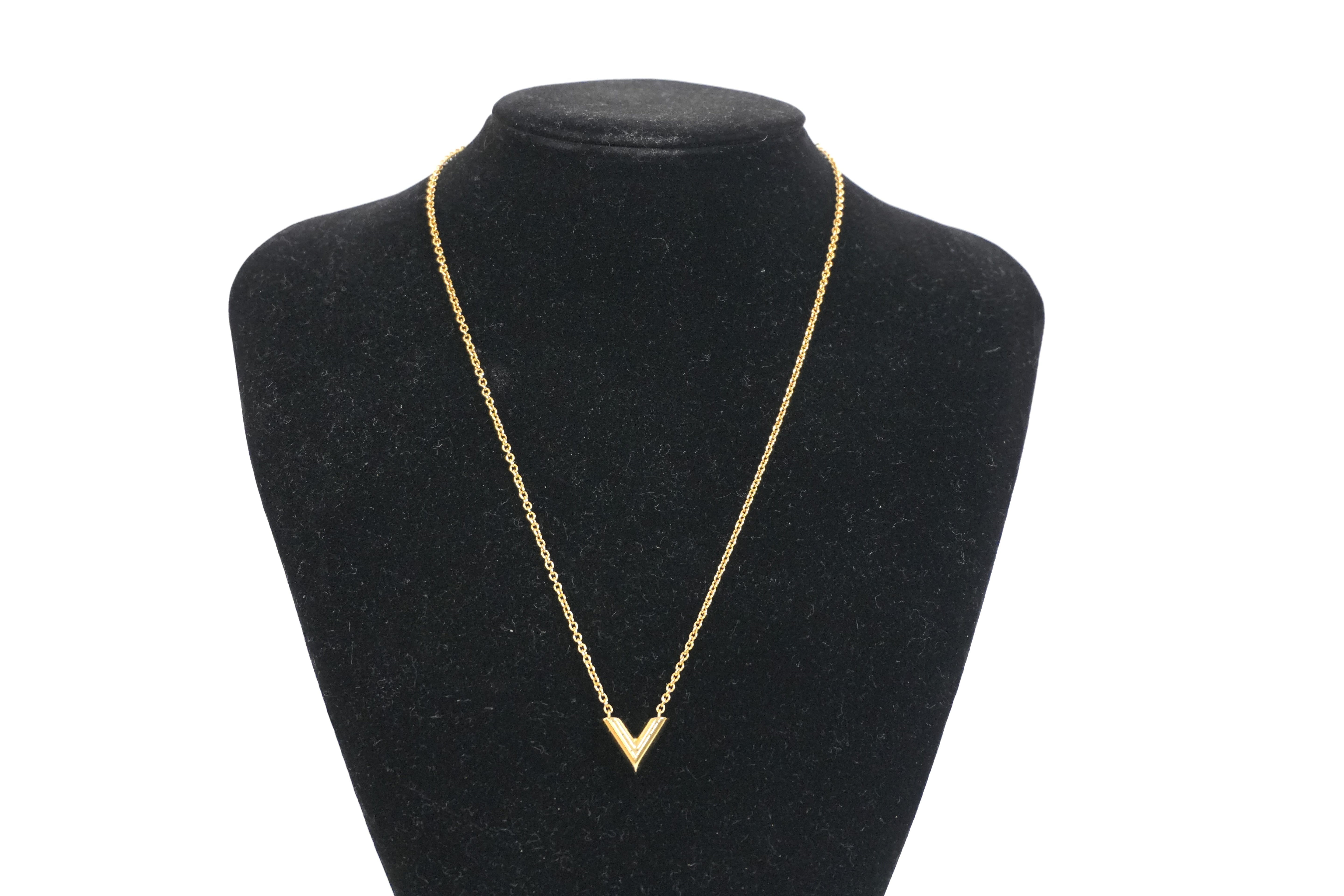 Pre-owned Louis Vuitton Steel V Necklace Gold tone