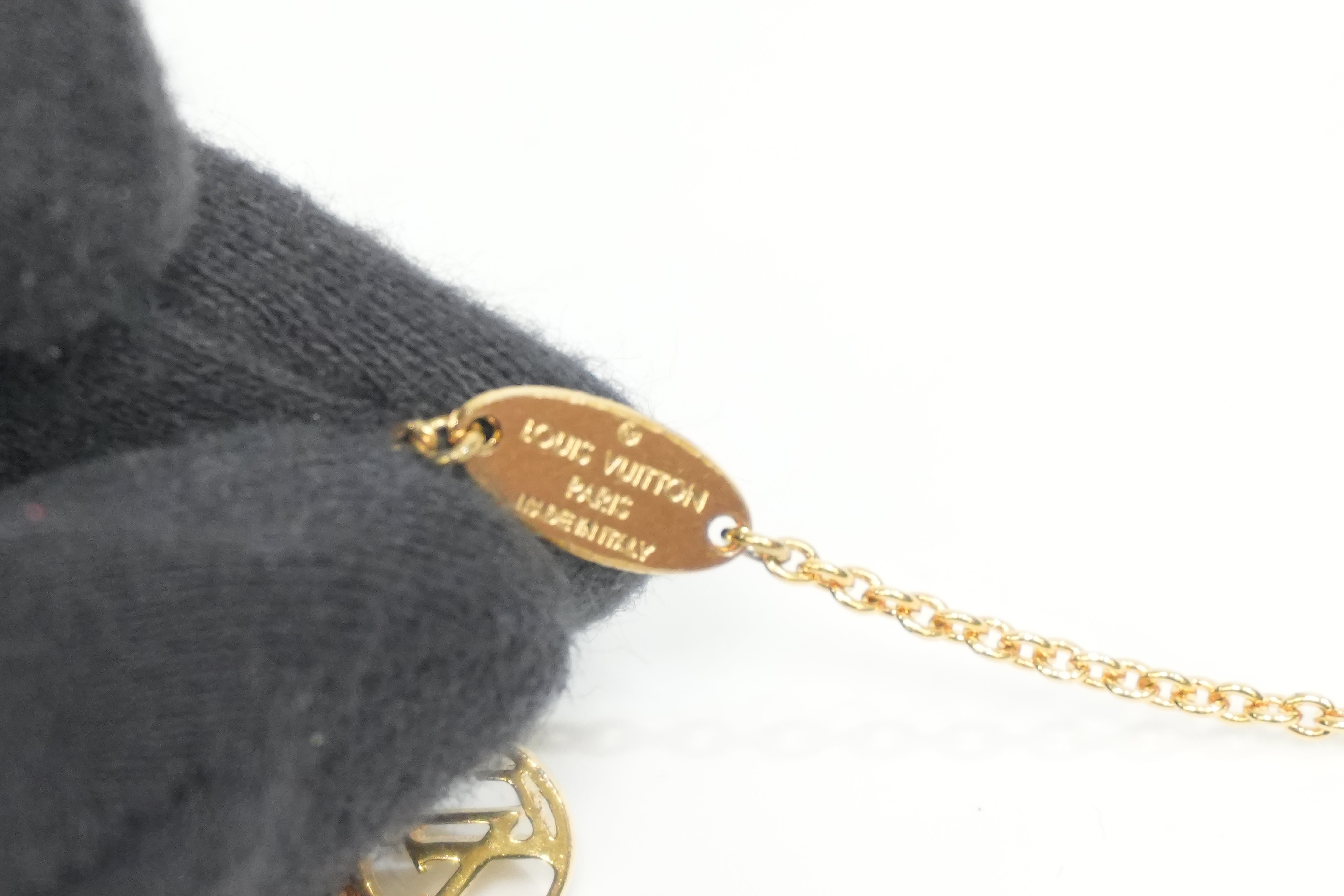 Pre-owned Louis Vuitton Steel V Necklace Gold tone