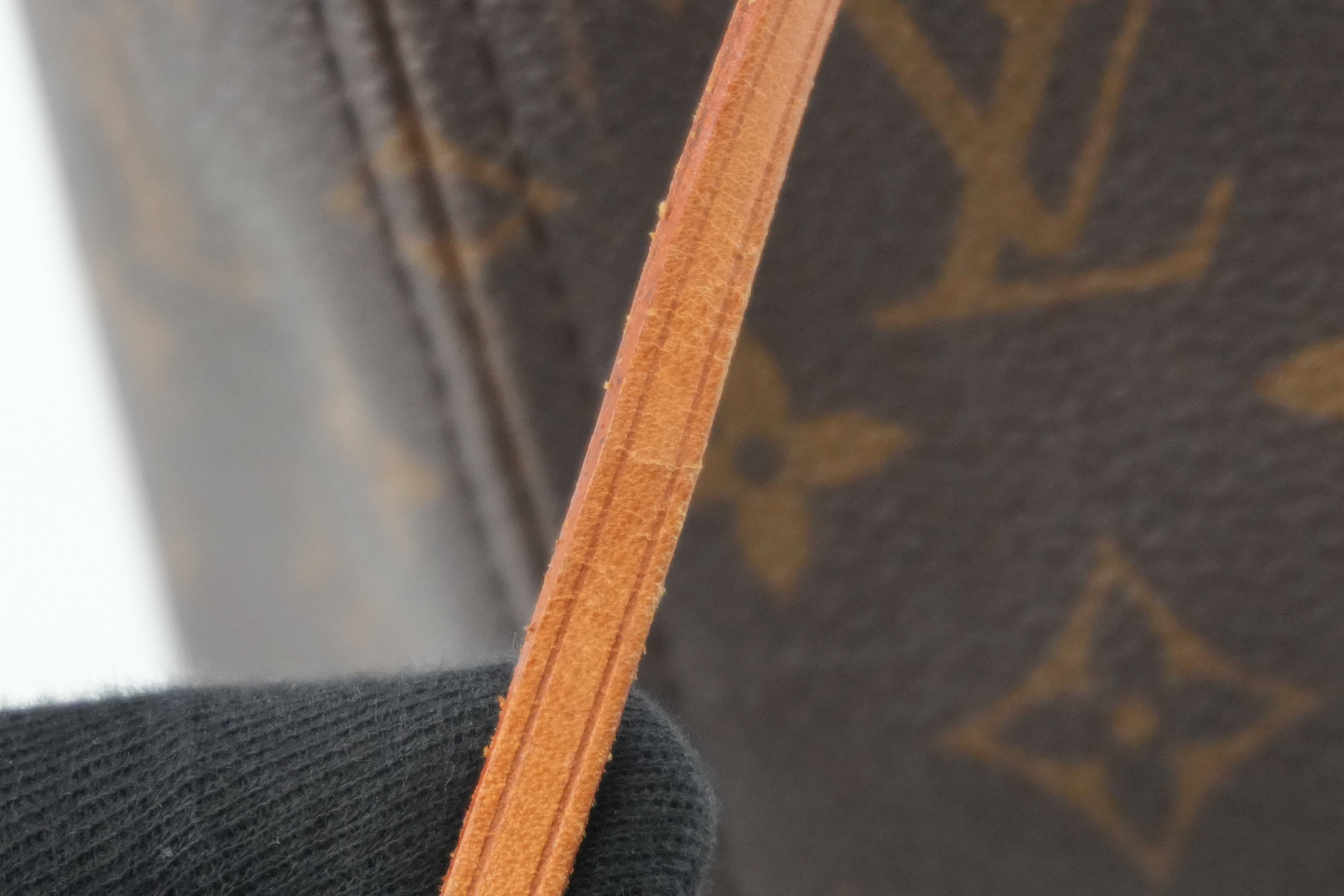 Louis Vuitton Neverfull MM Shoulder Tote Bag Used