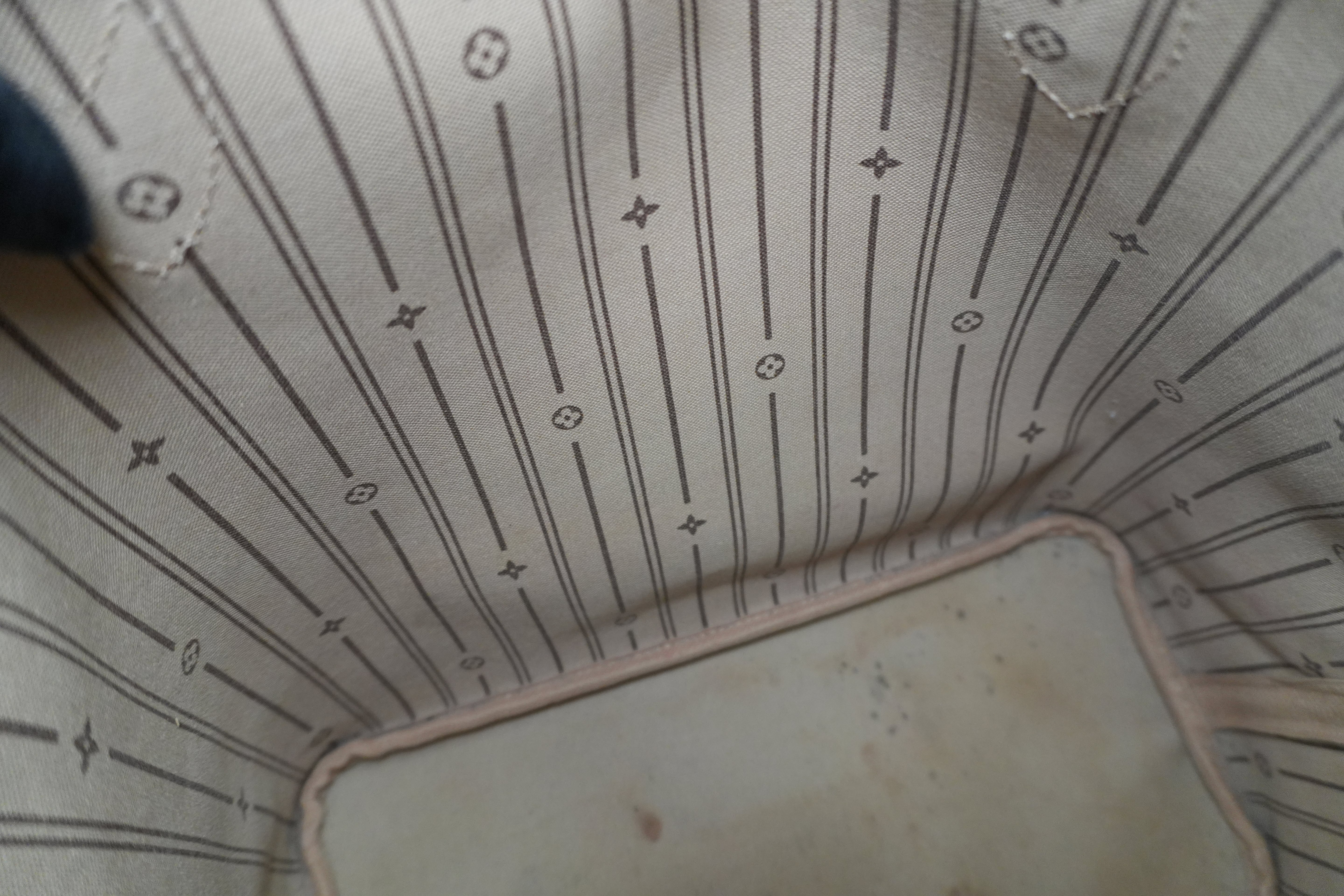 Louis Vuitton Neverfull MM Shoulder Tote Bag Used