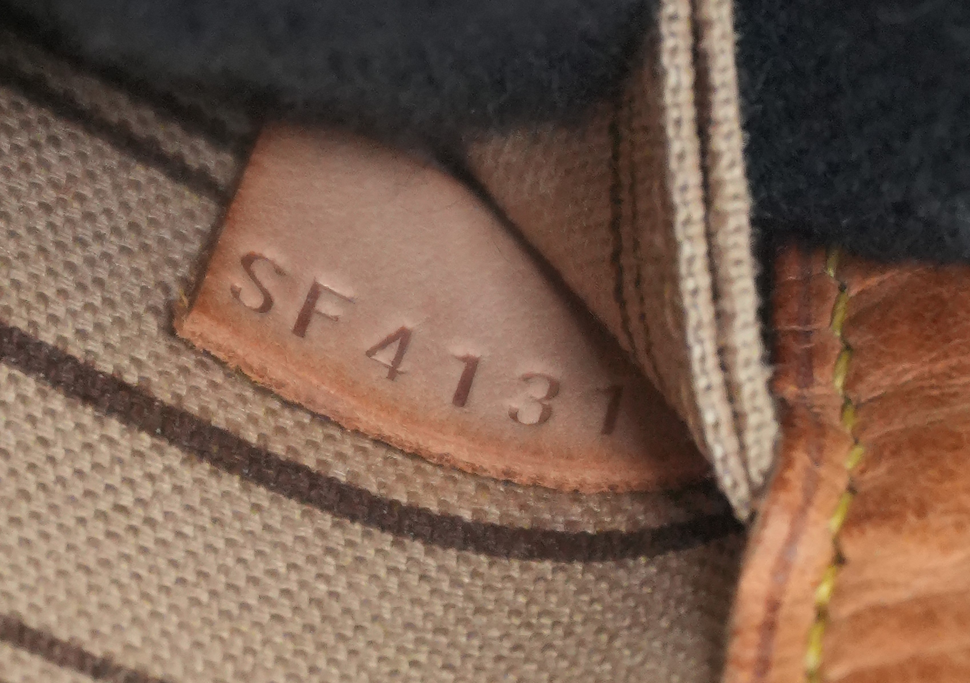 Louis Vuitton Neverfull MM Shoulder Tote Bag Used