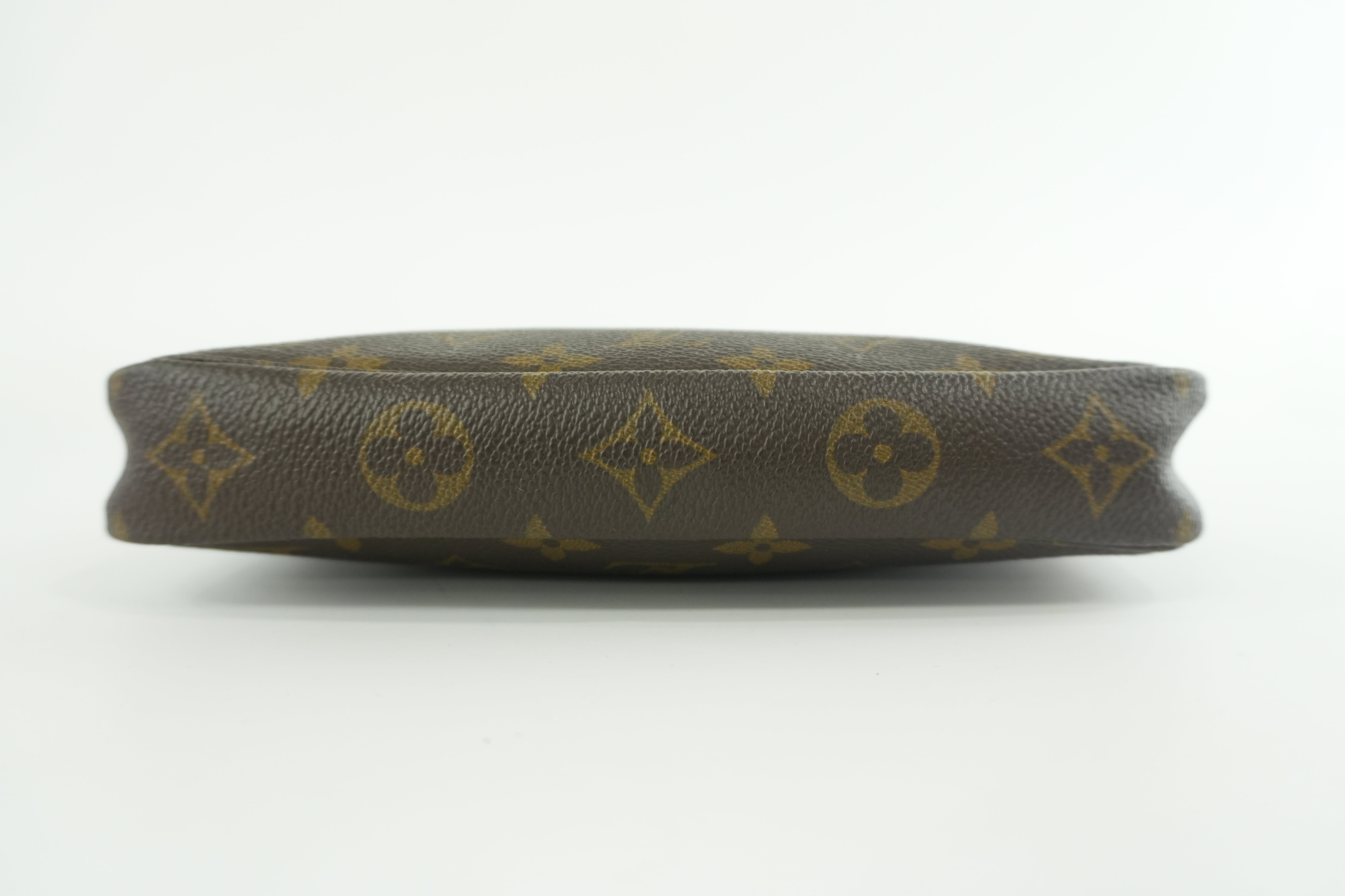 Louis Vuitton Monogram Pochette Accessory Handbag Used