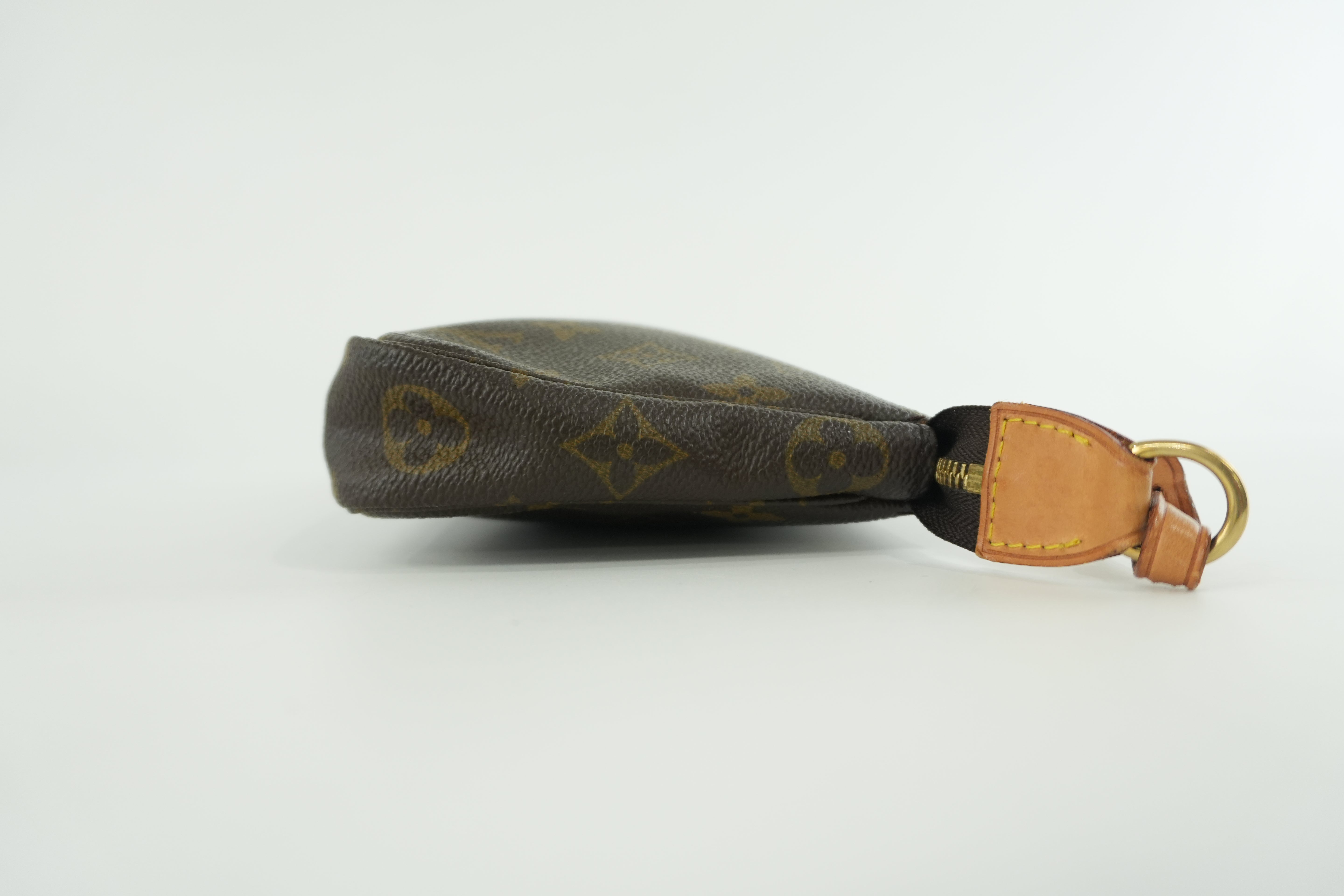 Louis Vuitton Monogram Pochette Accessory Handbag Used