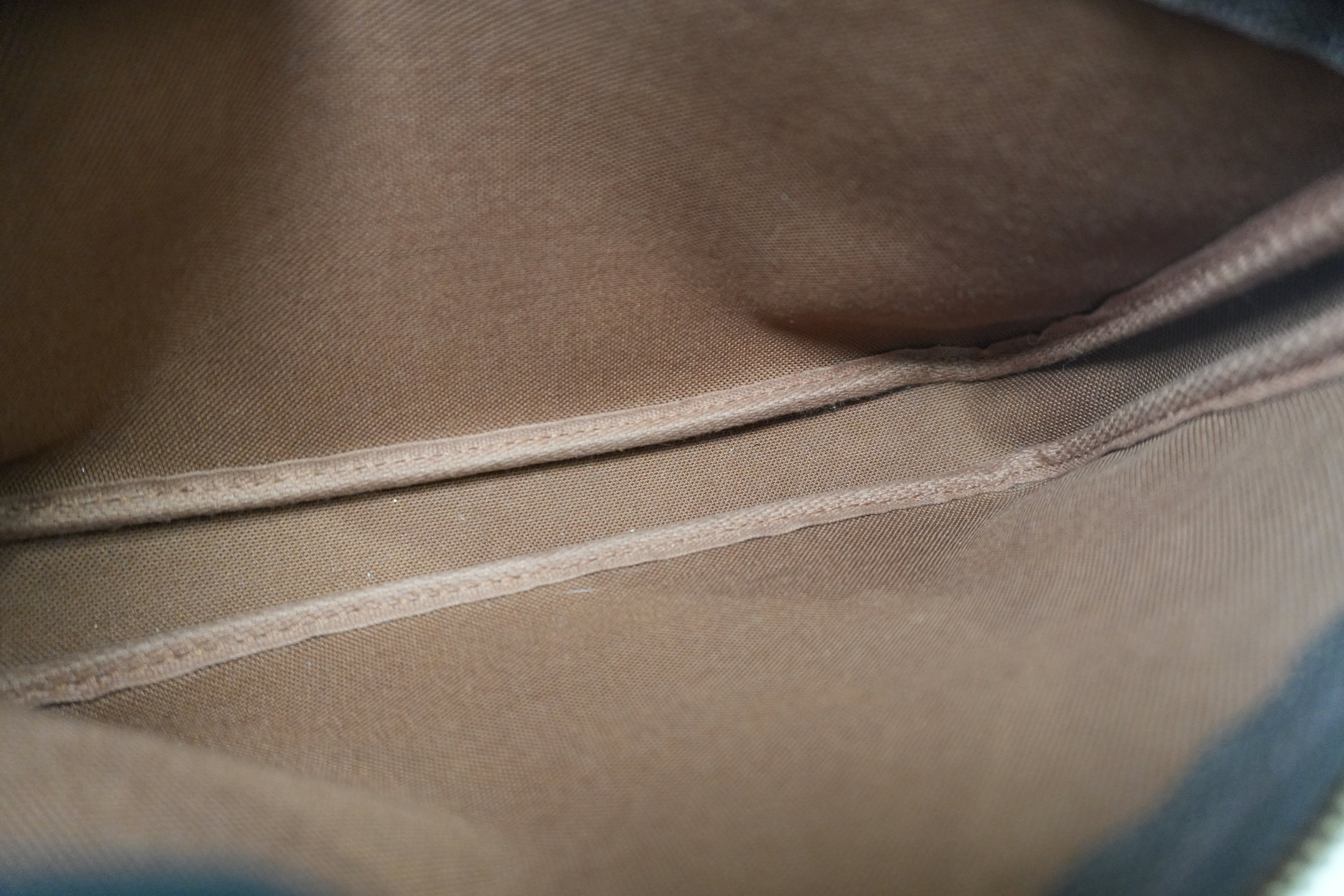 Louis Vuitton Monogram Pochette Accessory Handbag Used