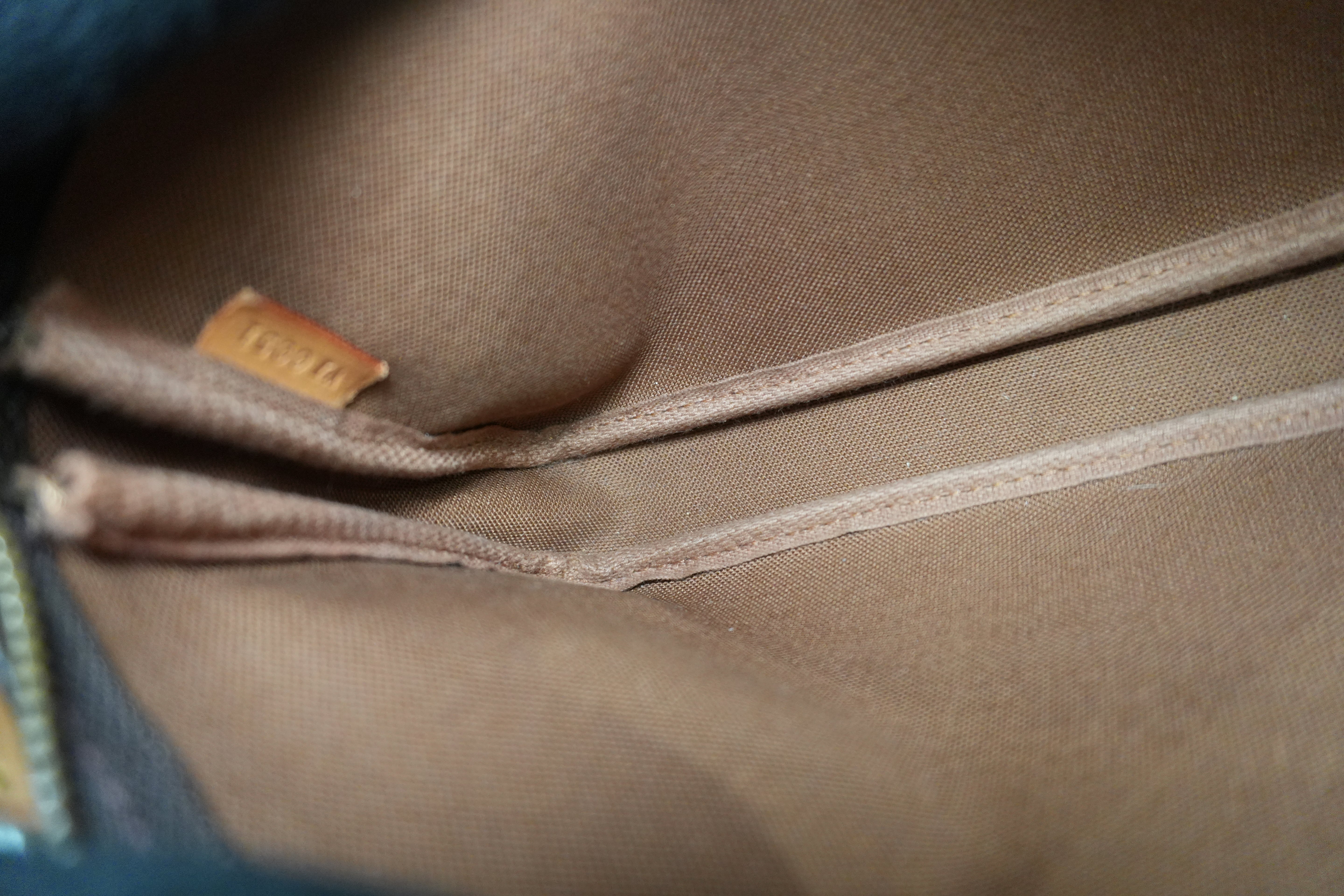 Louis Vuitton Monogram Pochette Accessory Handbag Used