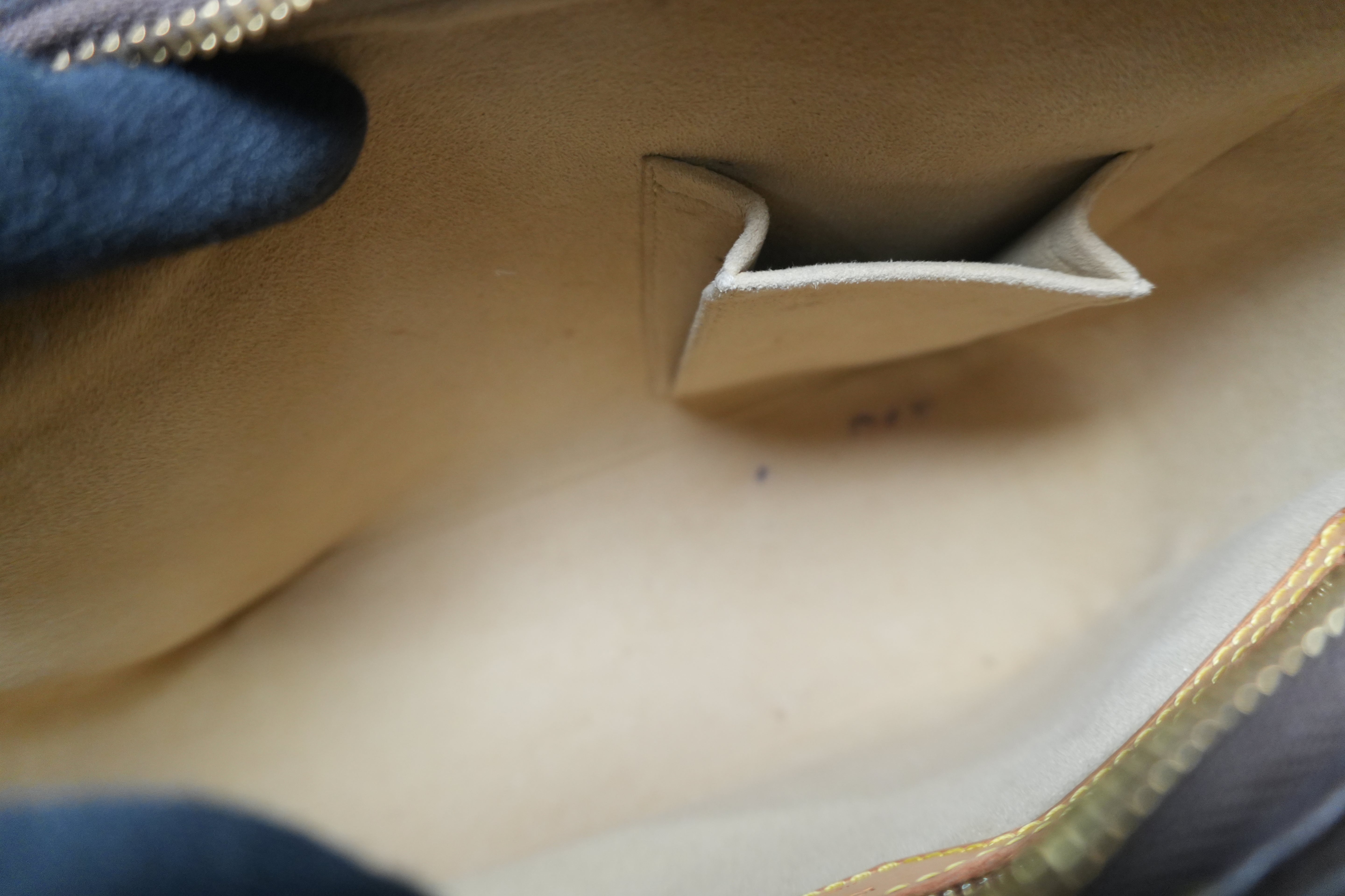 Louis Vuitton Monogram Looping MM Shoulder Bag Used