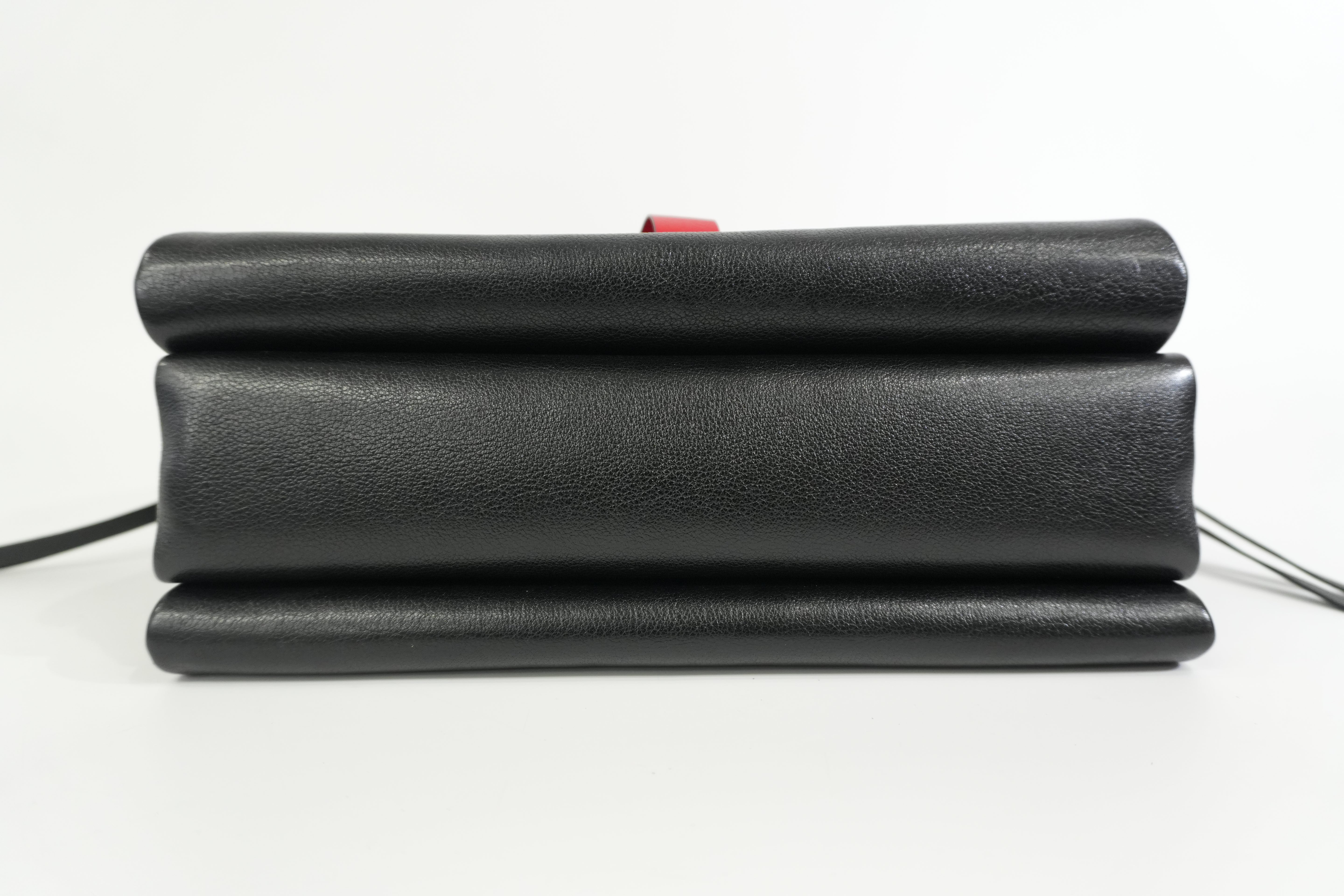 Pre-owned Valentino Garavani VRING Shoulder Bag Black