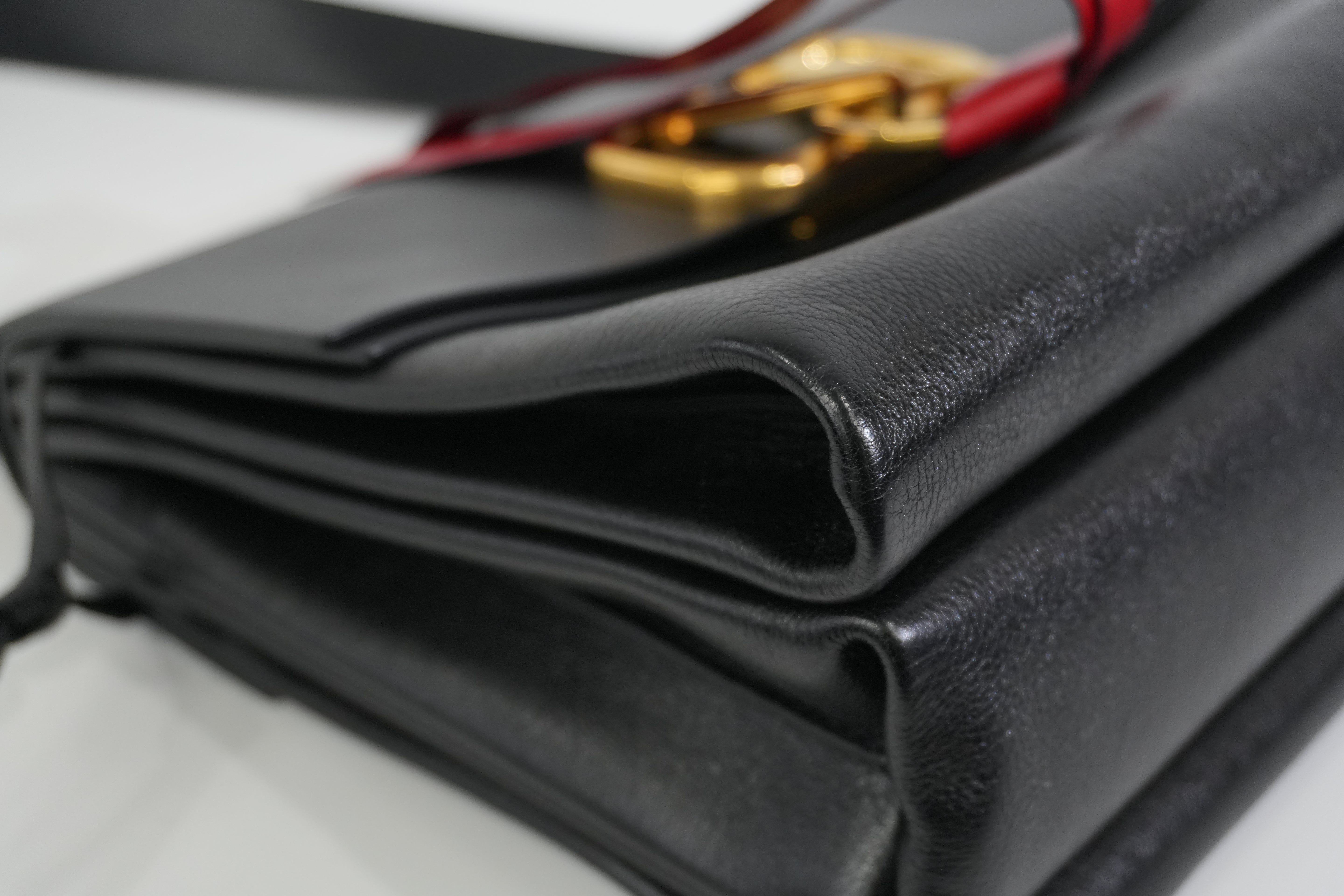 Pre-owned Valentino Garavani VRING Shoulder Bag Black