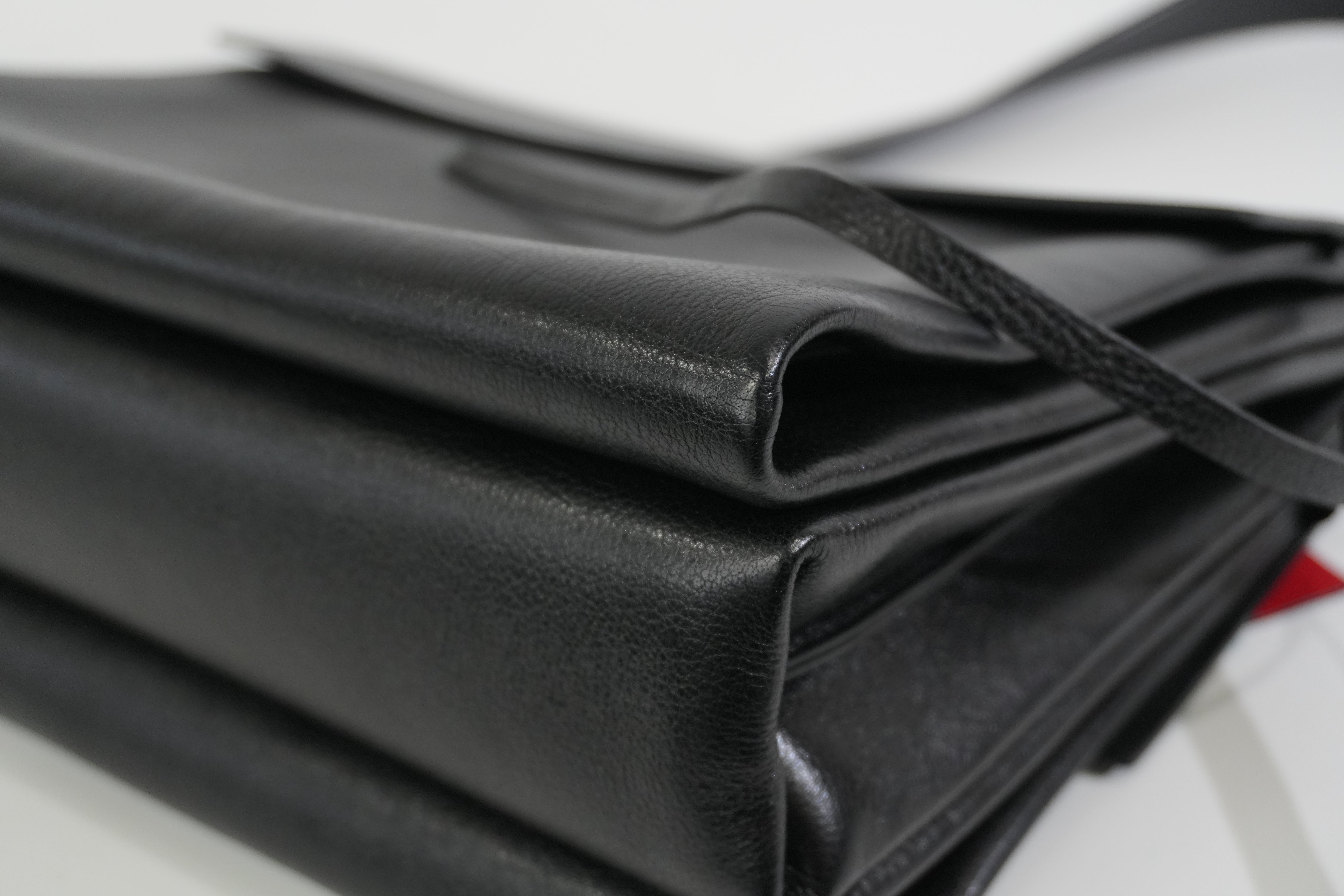 Pre-owned Valentino Garavani VRING Shoulder Bag Black