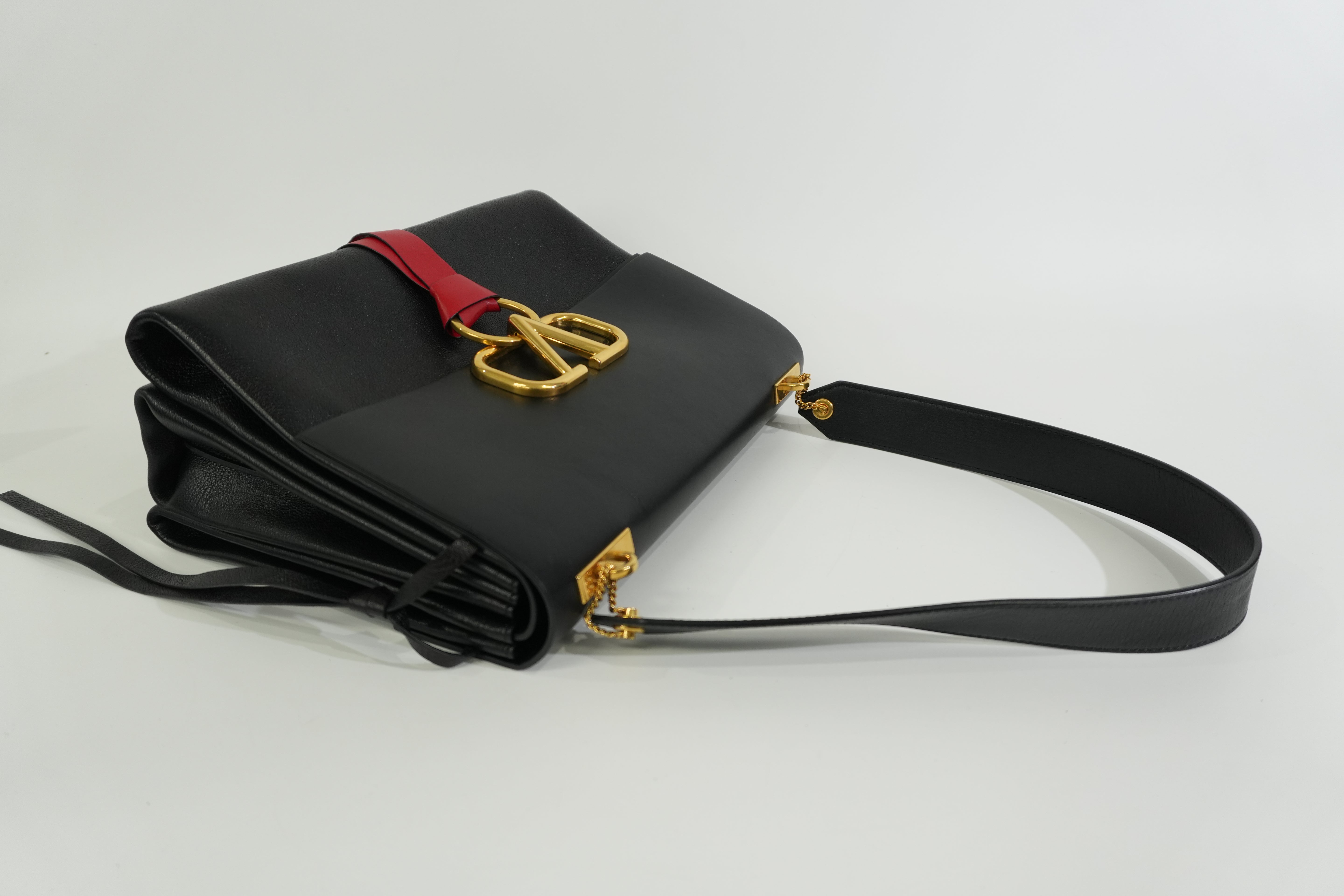 Pre-owned Valentino Garavani VRING Shoulder Bag Black