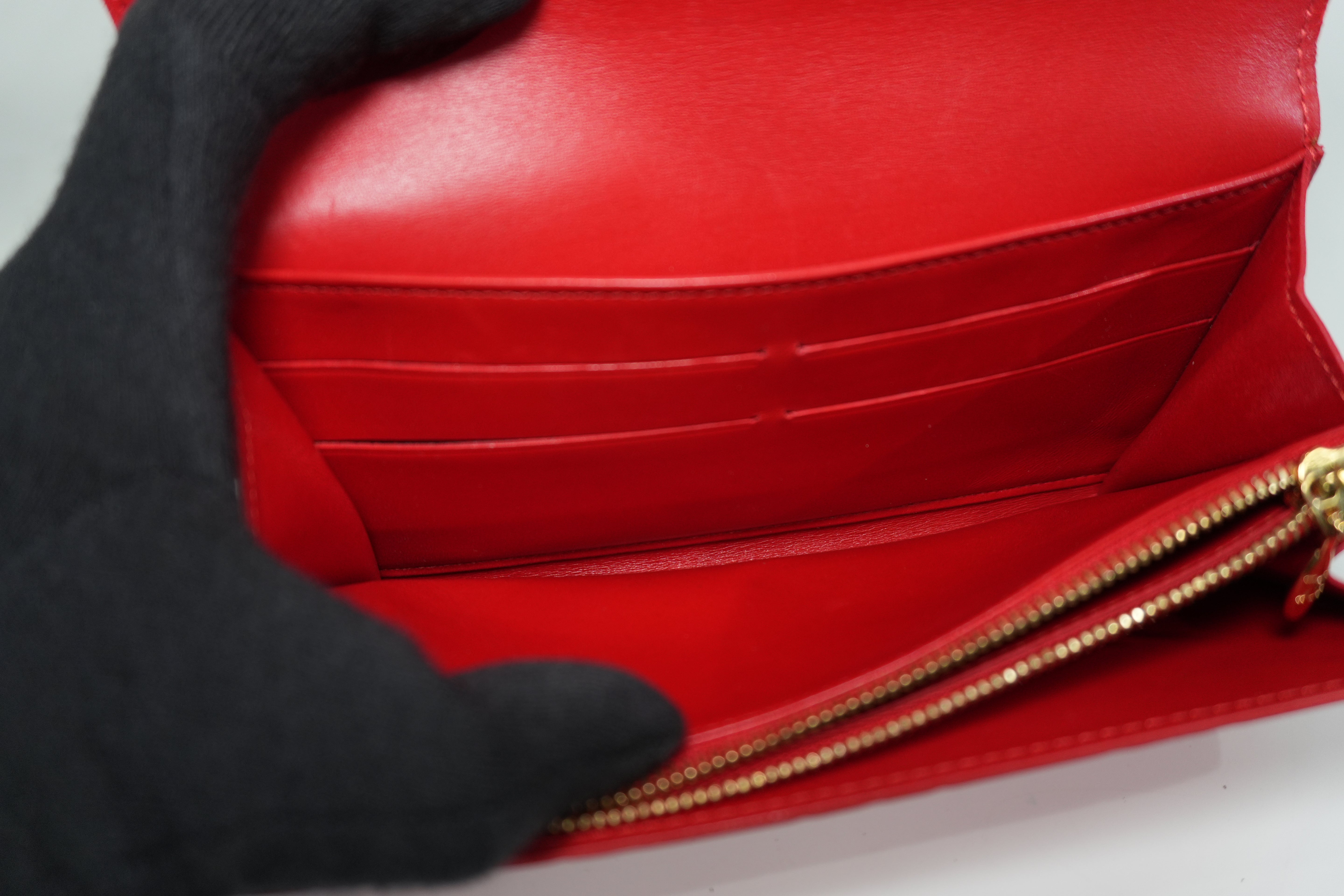 Pre-owned Louis Vuitton Vernis Sarah Wallet Red