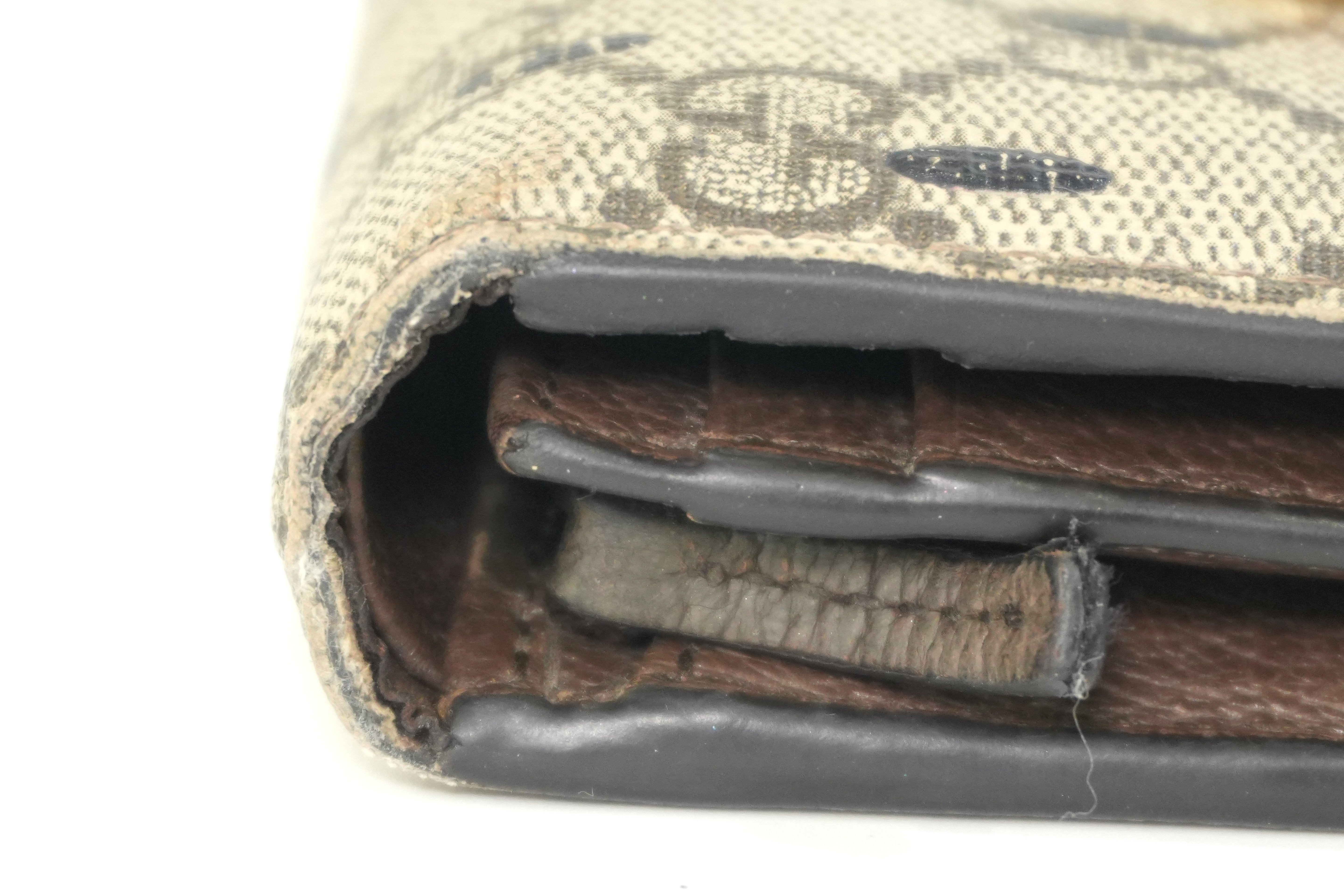 Pre-owned Gucci Compact Wallet Strawberry Wallet Brown