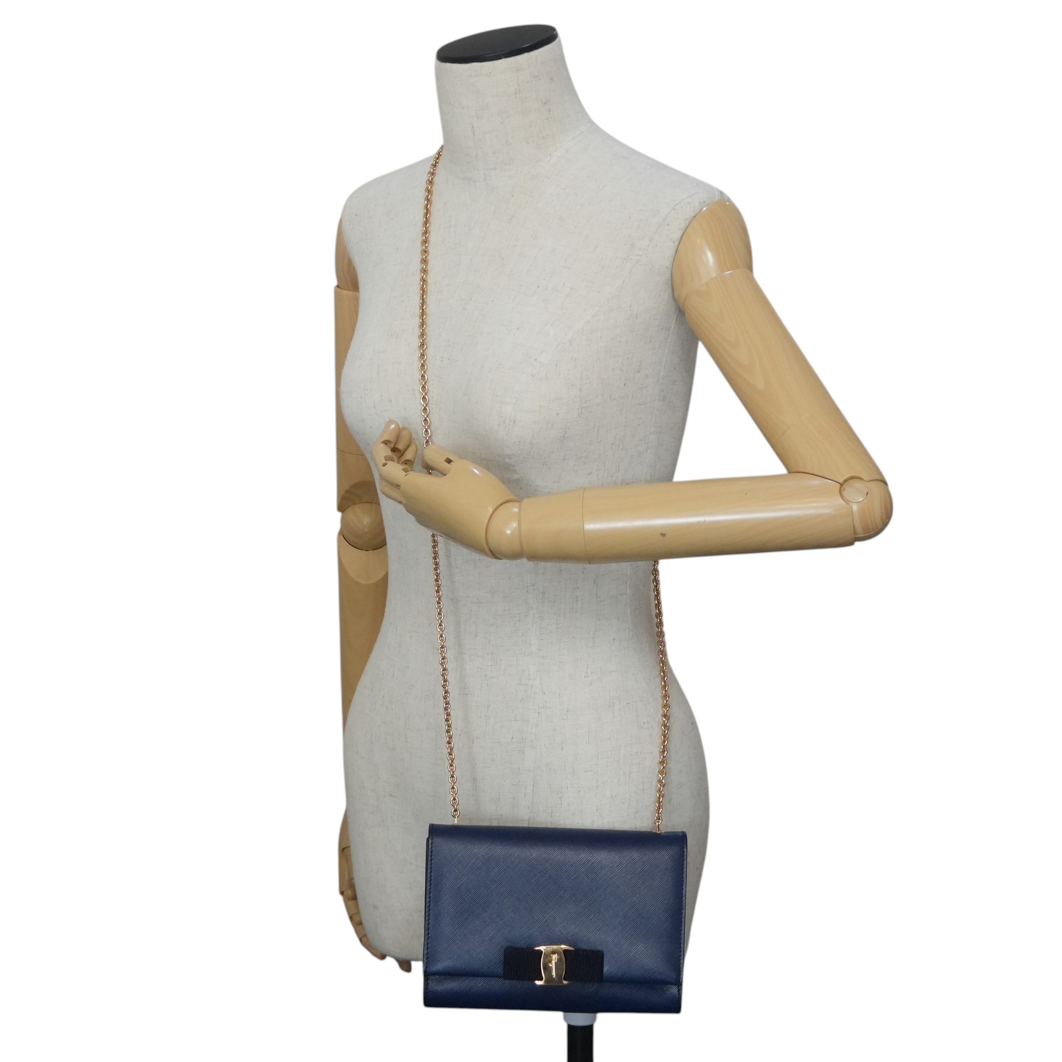 Pre-owned Ferragamo Chain Crossbody Bag Blue