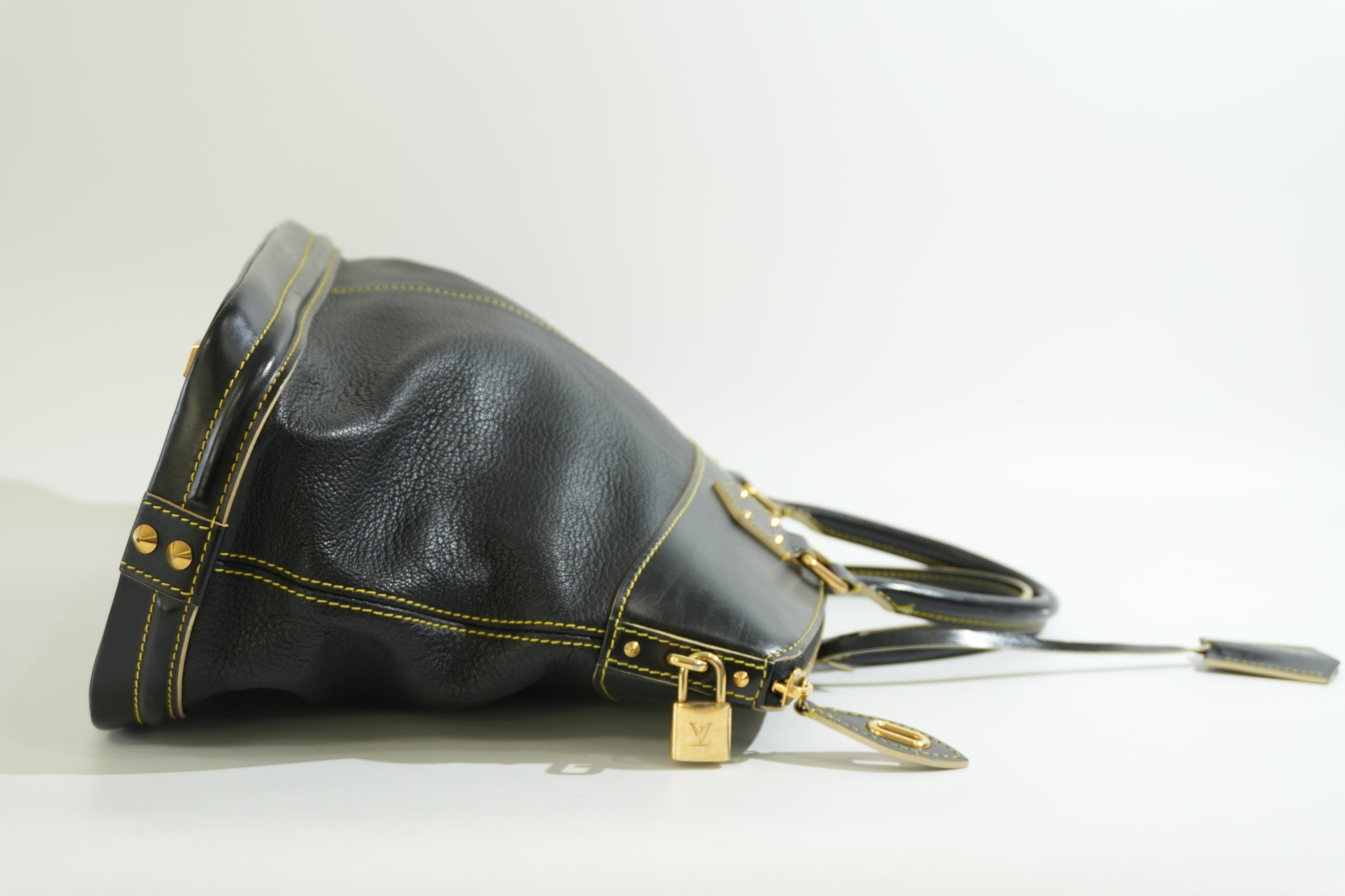 Pre-owned Louis Vuitton Lock It Suhali Handbag Black