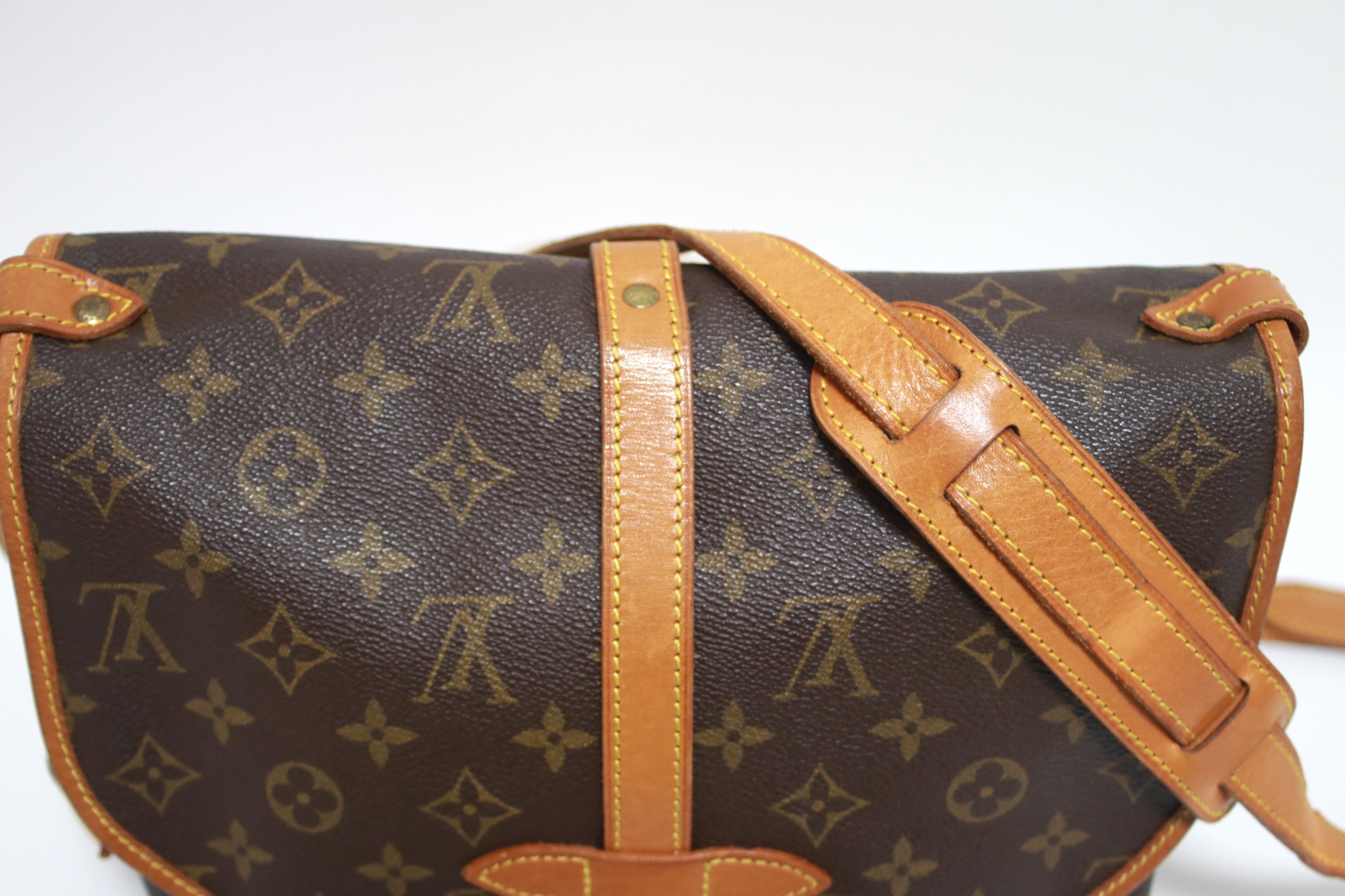 Louis Vuitton Saumur 30 Crossbody Bag Used