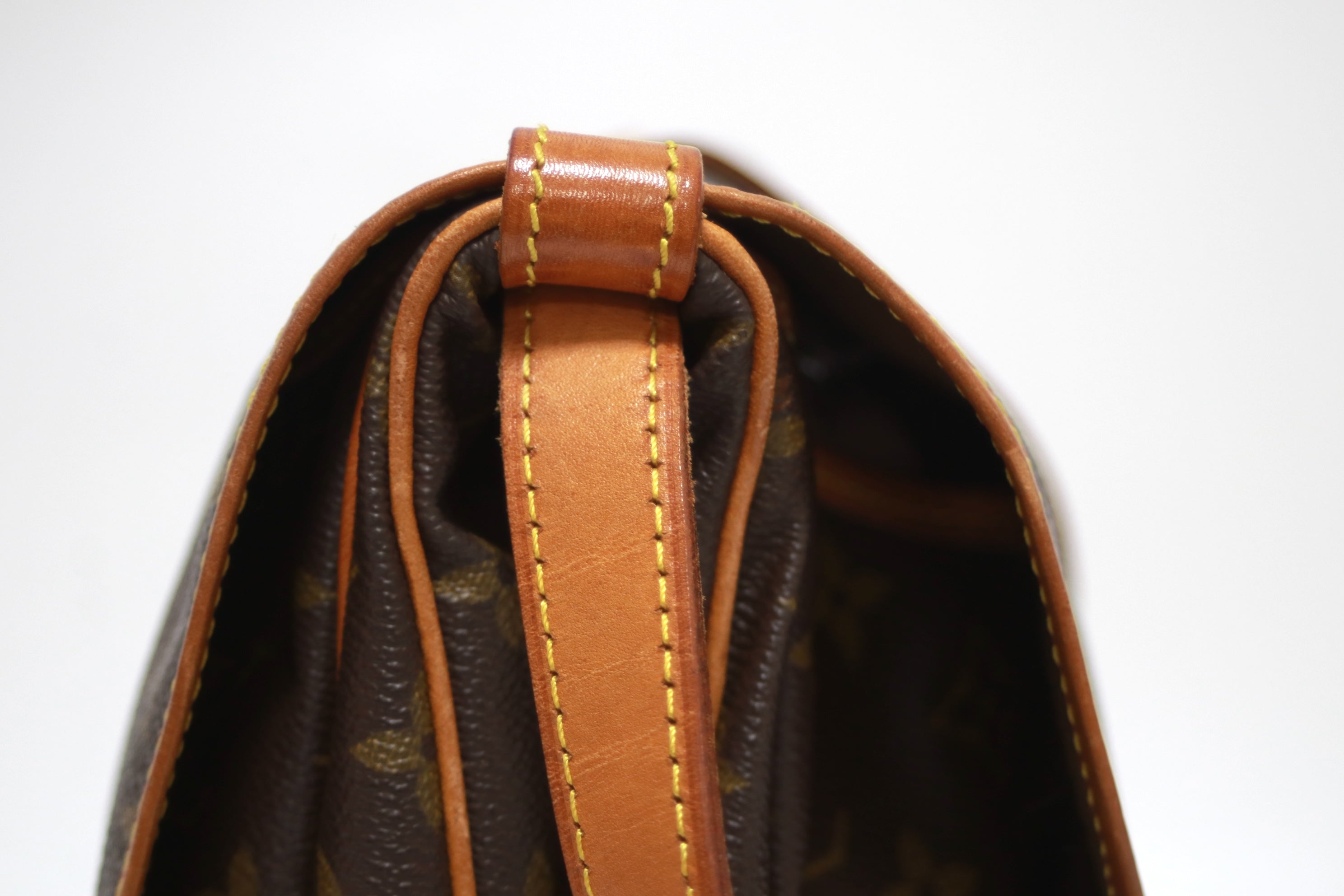 Louis Vuitton Saumur 30 Crossbody Bag Used