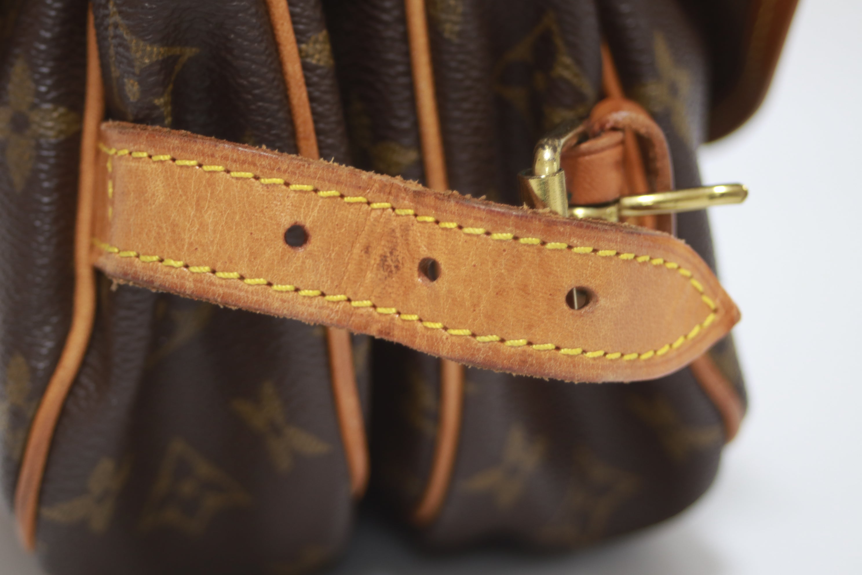 Louis Vuitton Saumur 30 Crossbody Bag Used