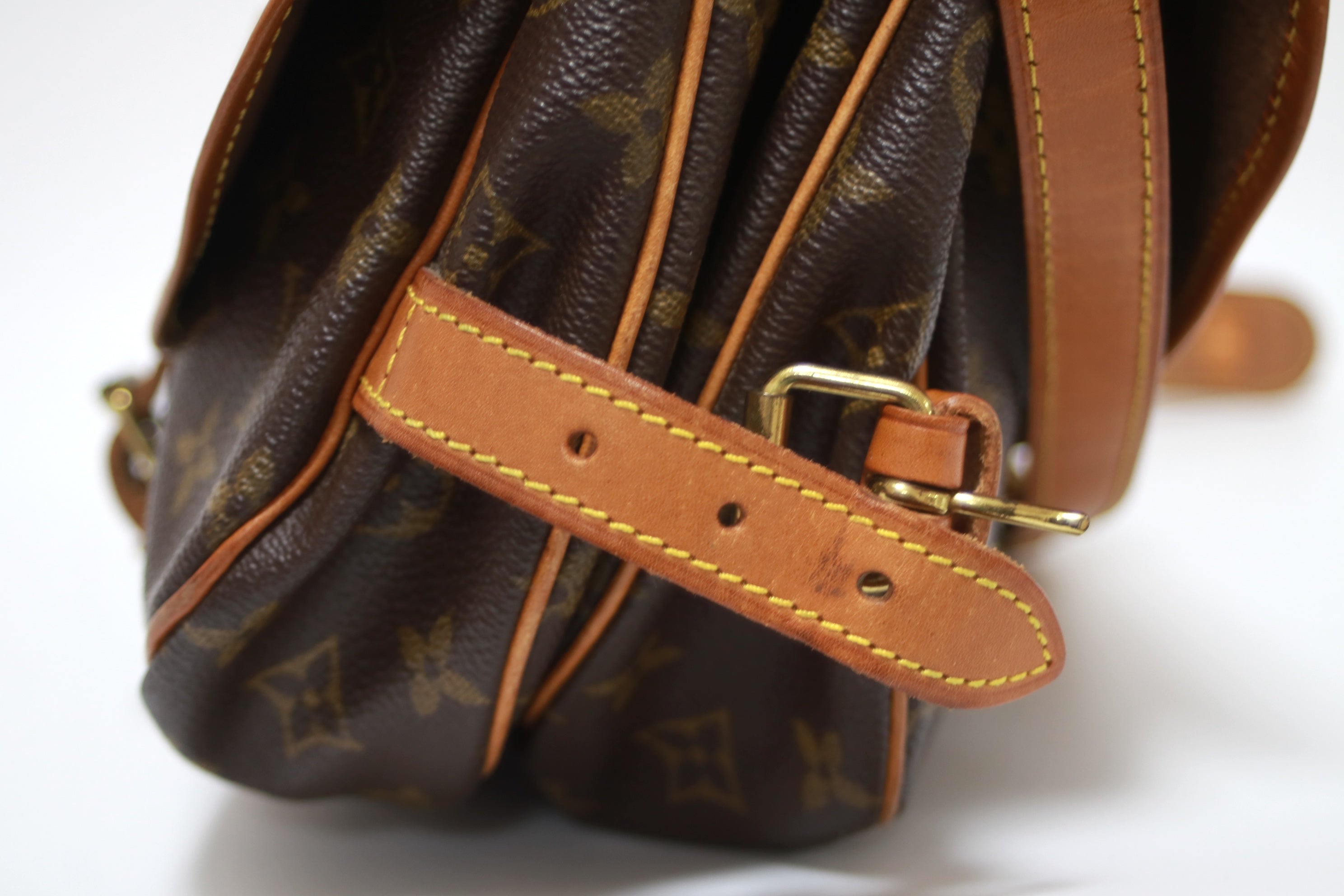 Louis Vuitton Saumur 30 Crossbody Bag Used