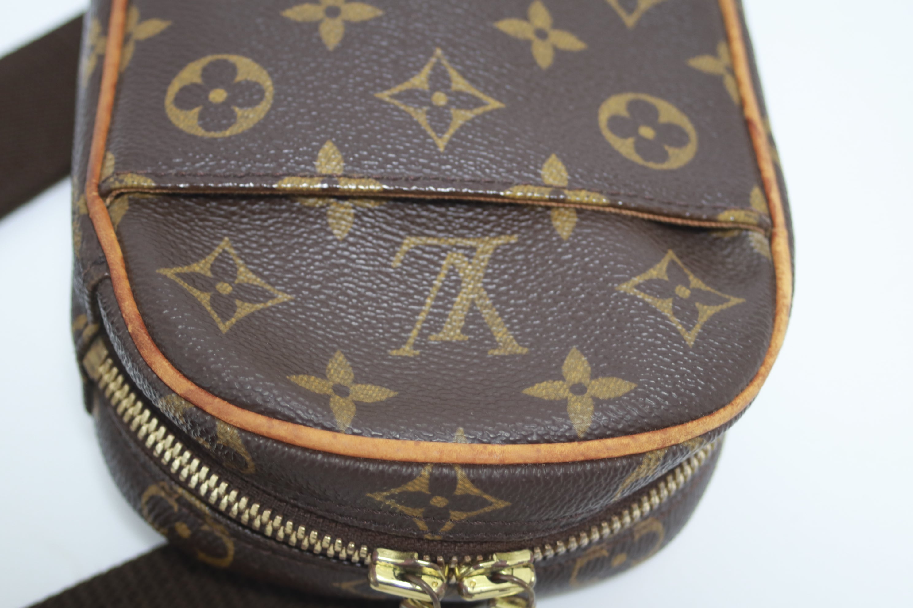 Louis Vuitton Pochette Gange Body Bag Used