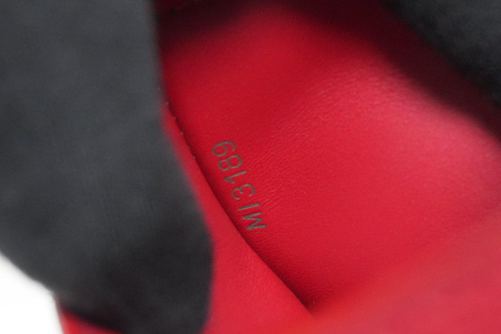 Louis Vuitton Capucine Compact Wallet Used