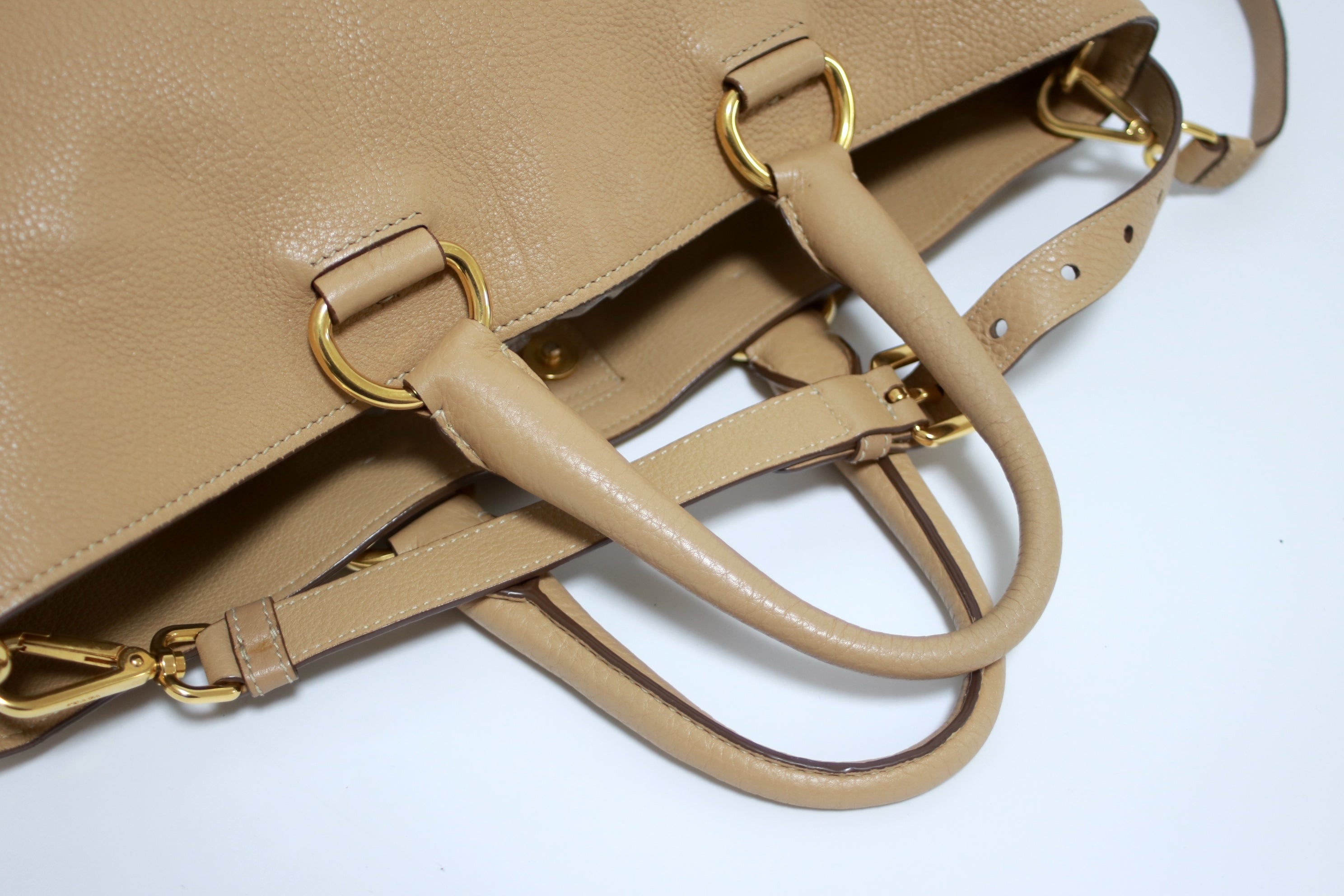 Borsa Prada Vitello Daino in pelle bidirezionale usata