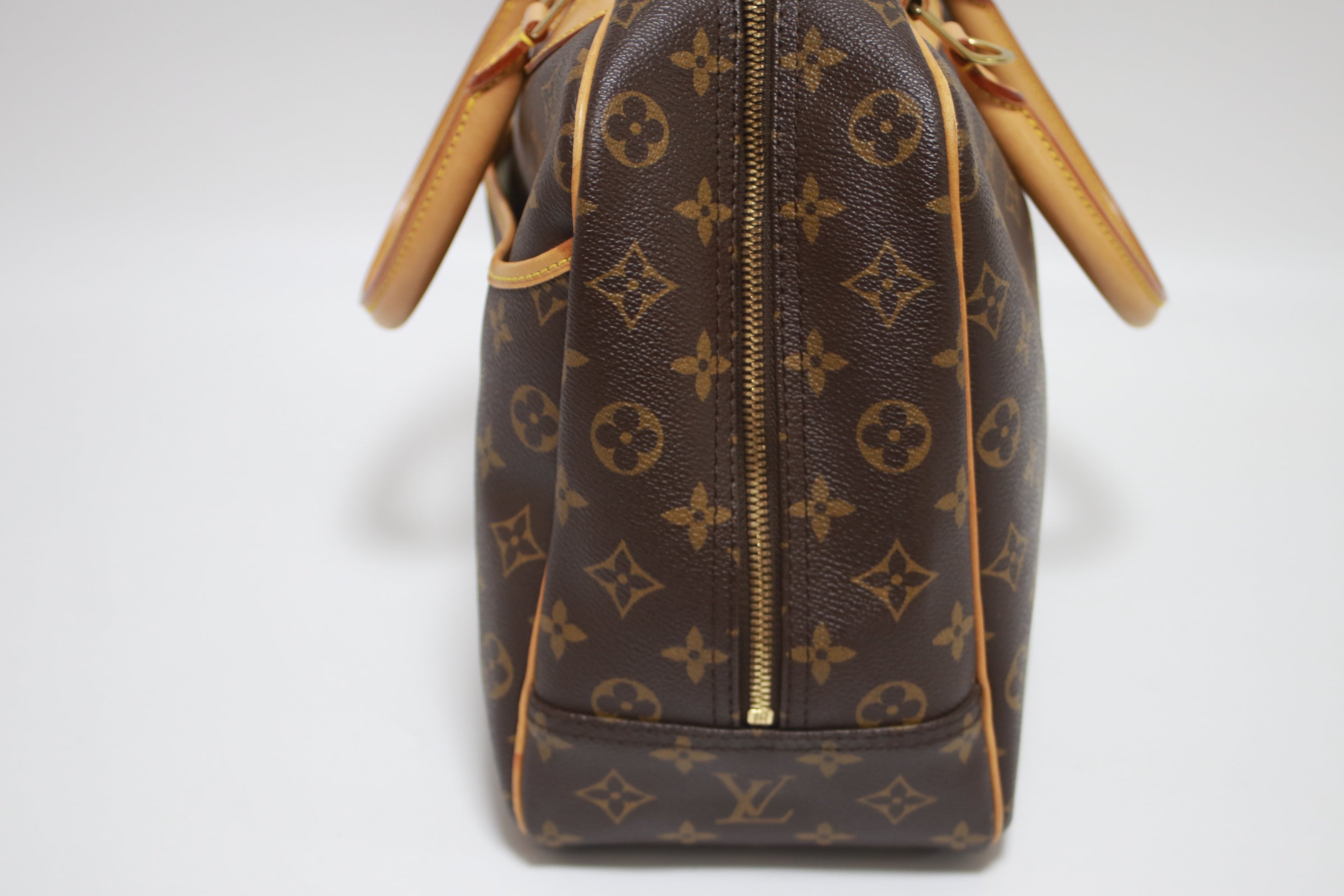 Louis Vuitton Deauville Handbag Used