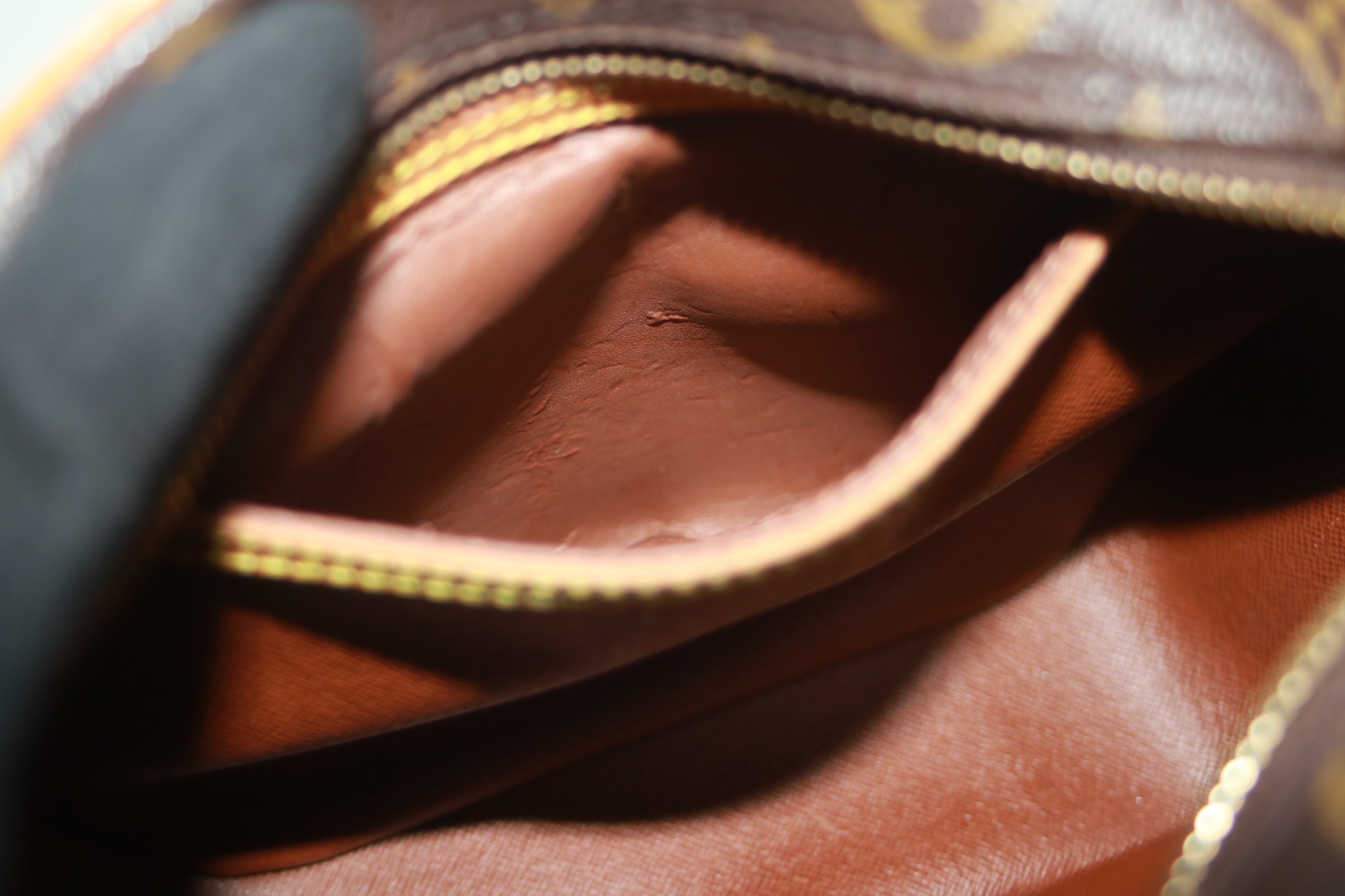 ルイヴィトン ブロワ ショルダーバッグ 中古