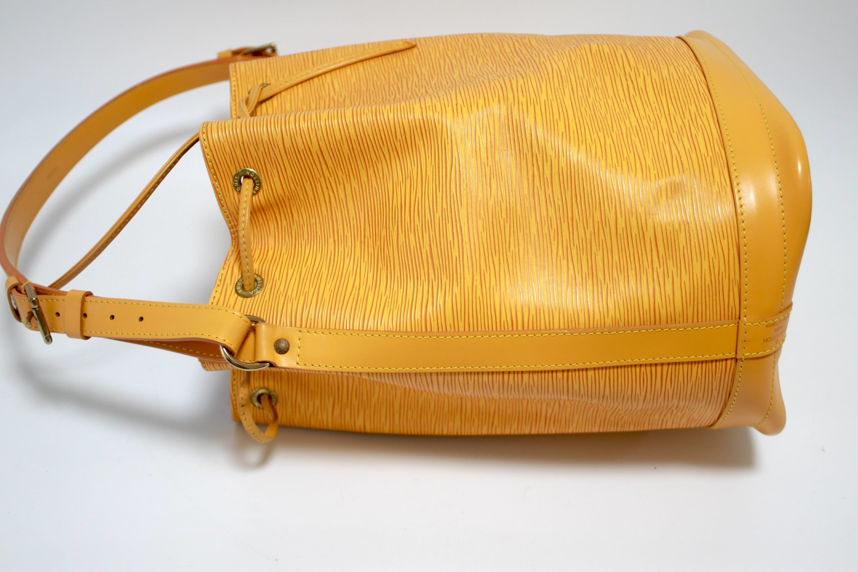Happy★ルイ・ヴィトン『ノエ・エピ　ショルダーバッグ』送料無料 LOUIS VUITTON（ルイ・ヴィトン） ノエ エピ ショルダーバッグ