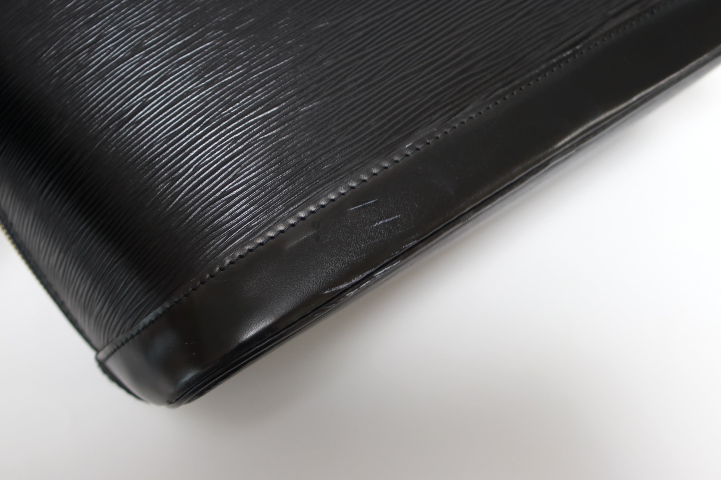 ルイヴィトン アルマ PM エピ ブラック 中古