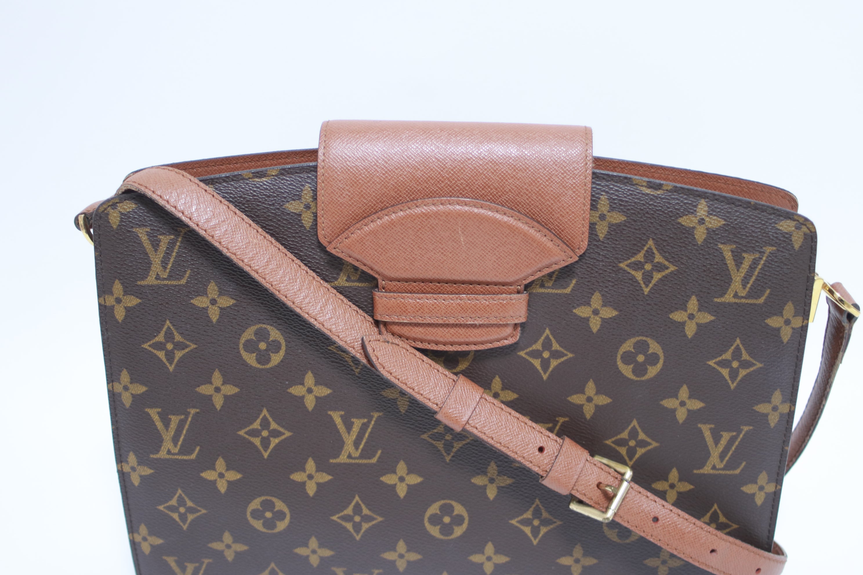 Louis Vuitton Courcelles Shoulder Bag Used