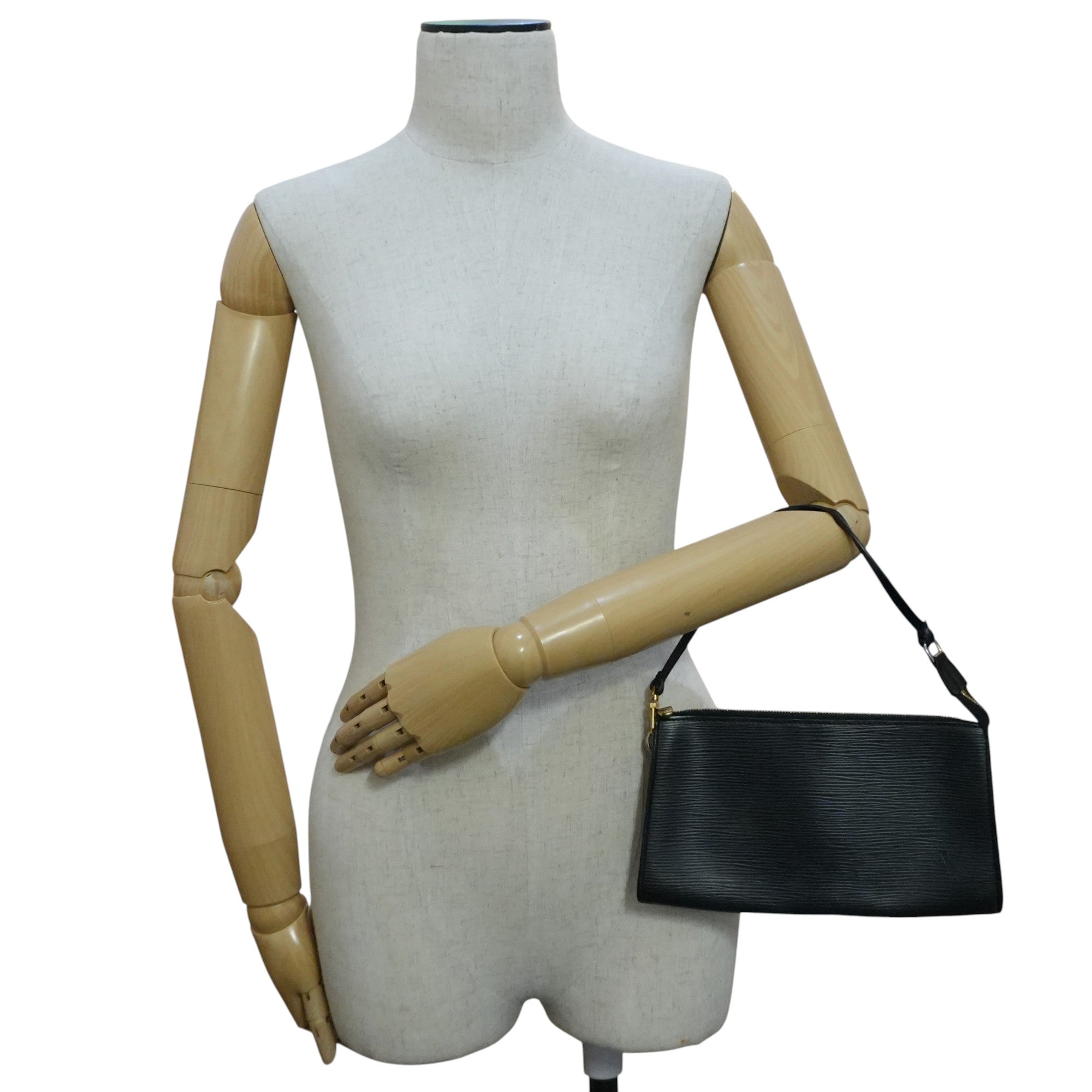 Pre-owned Louis Vuitton Epi Pochette Accessories Handbag Black