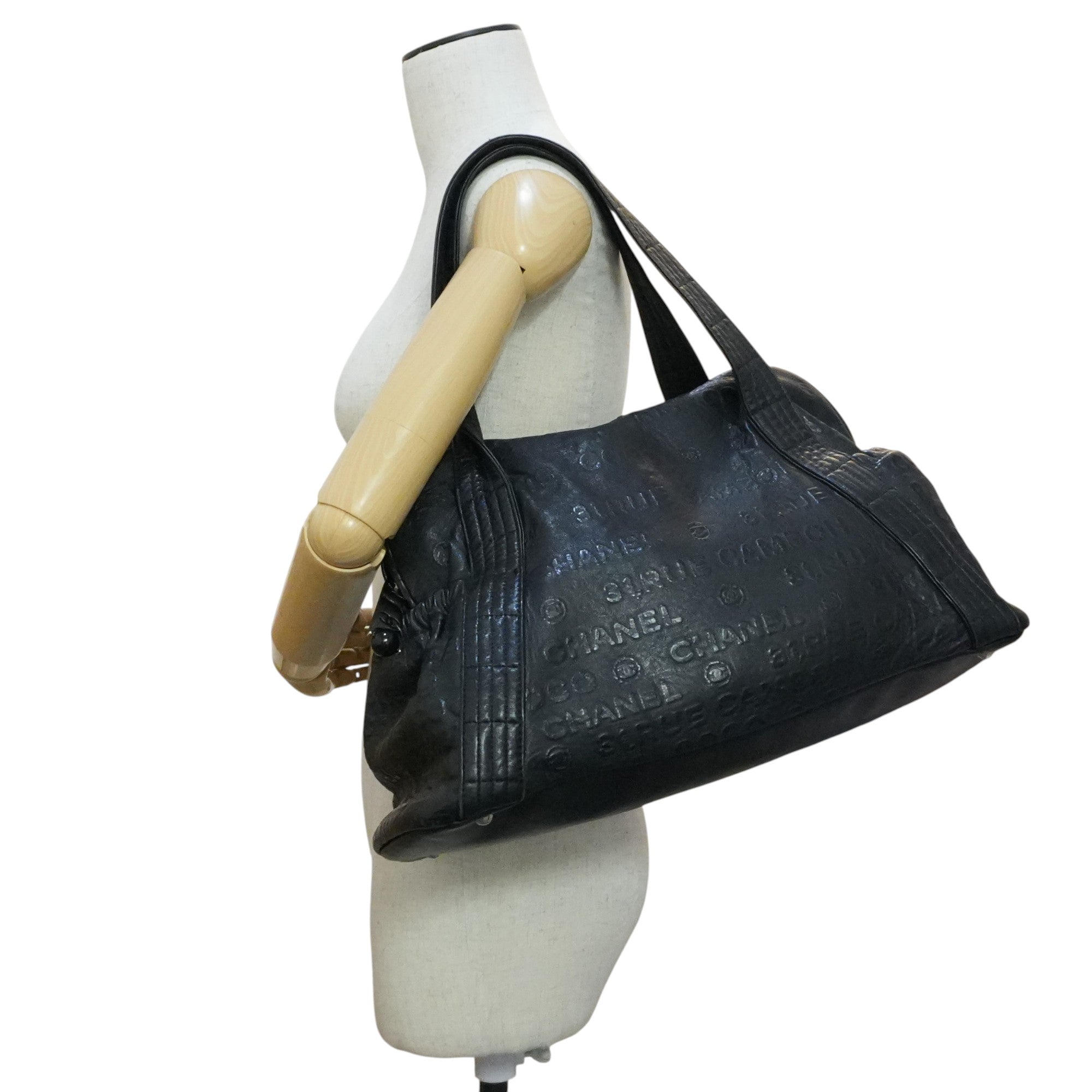 Pre-owned Chanel Lambskin Leather 31 Rue Cambon Embossed Tote Bag Black